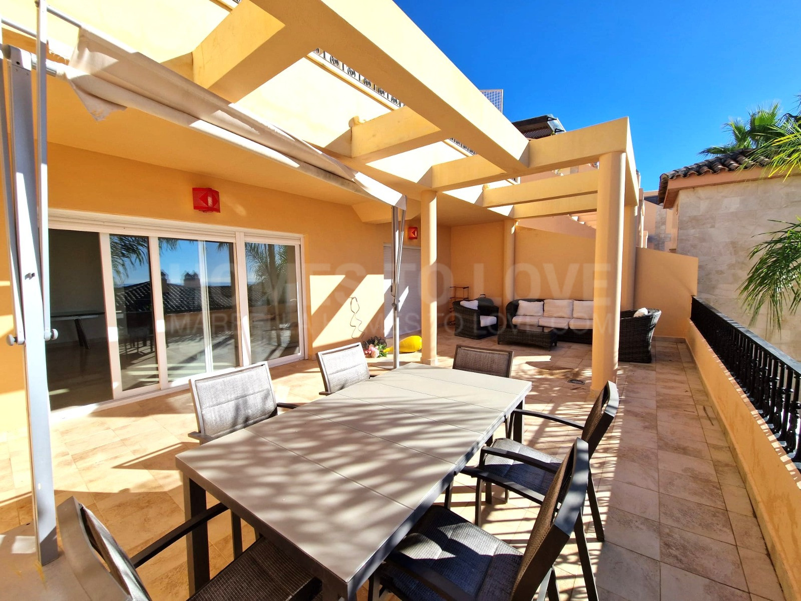 Espectacular Apartamento Esquinero en Planta Baja en Urbanización Vista Real