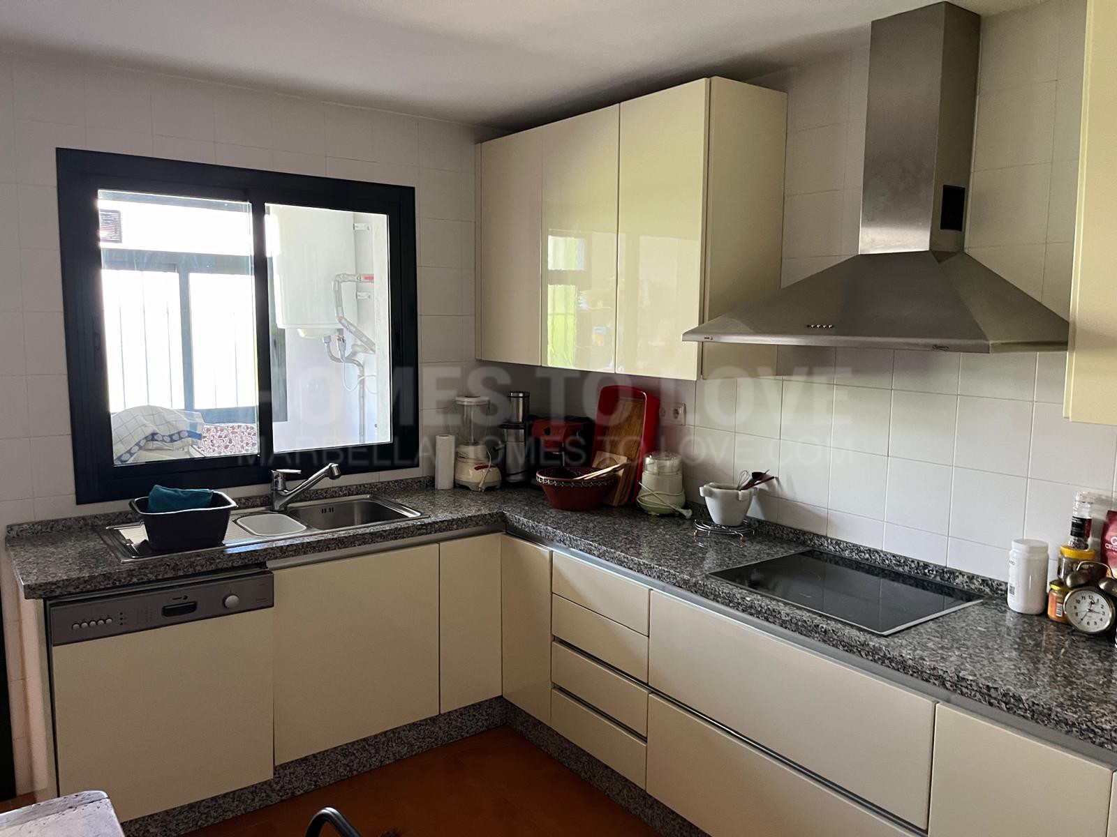 Oportunidad Única: Enorme Dúplex en Urbanización Privada con Seguridad, Zona Bulevar