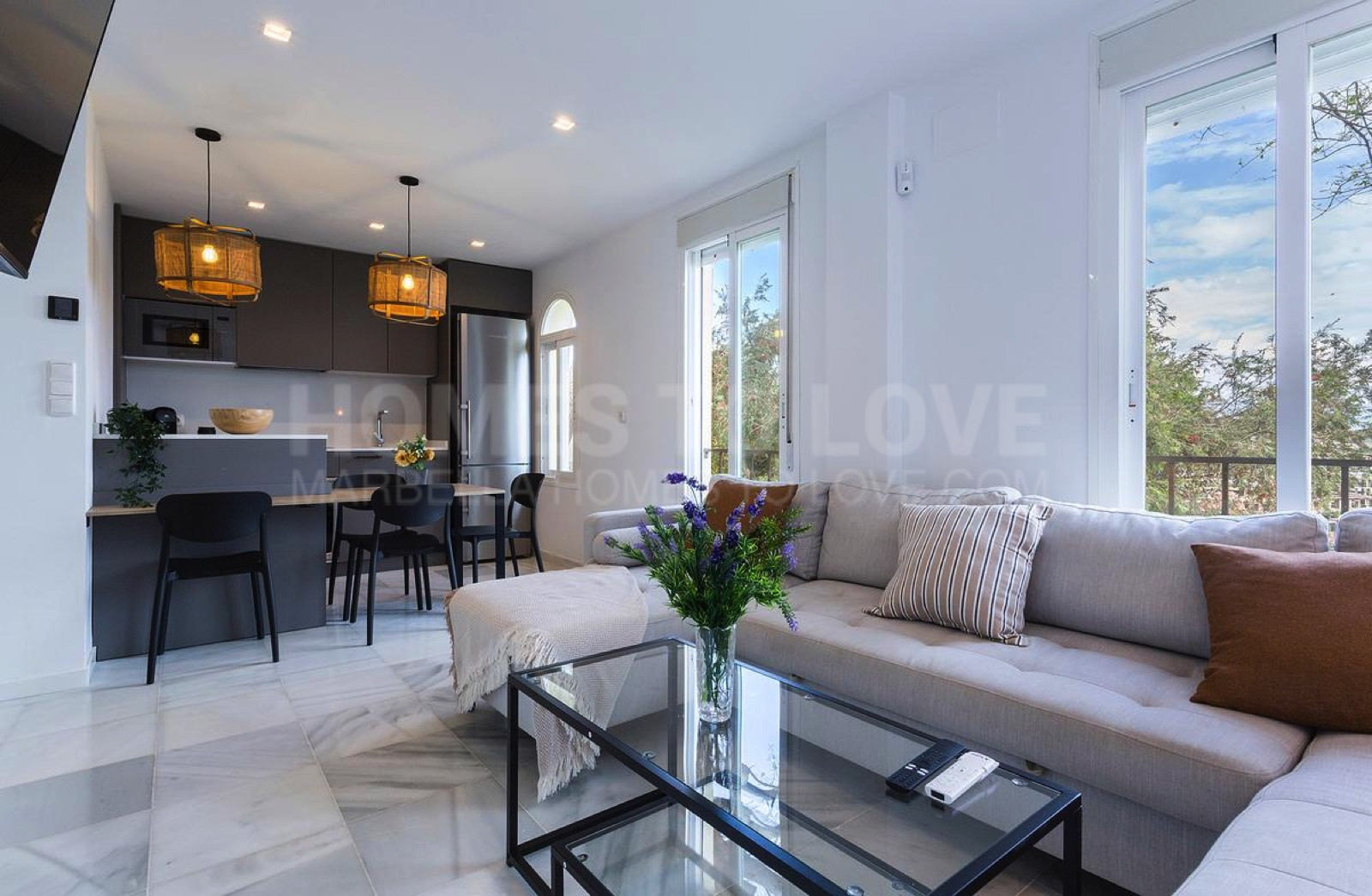 Espectacular Dúplex – Vivienda de Diseño Totalmente Reformada con Vistas al Golf y al Mar