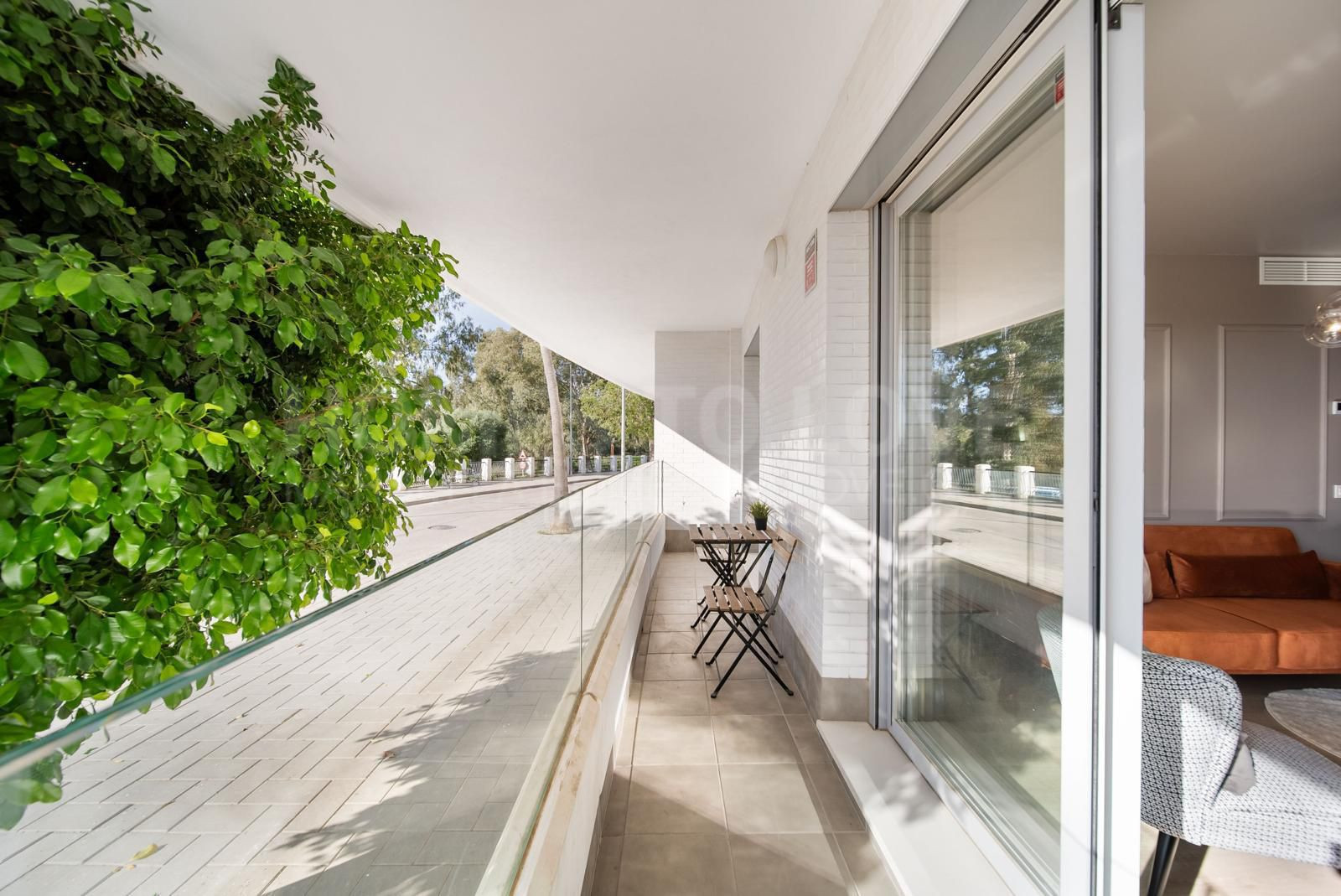 Piso Amueblado Moderno de 2 Dormitorios con Piscinas Infinity en Azotea