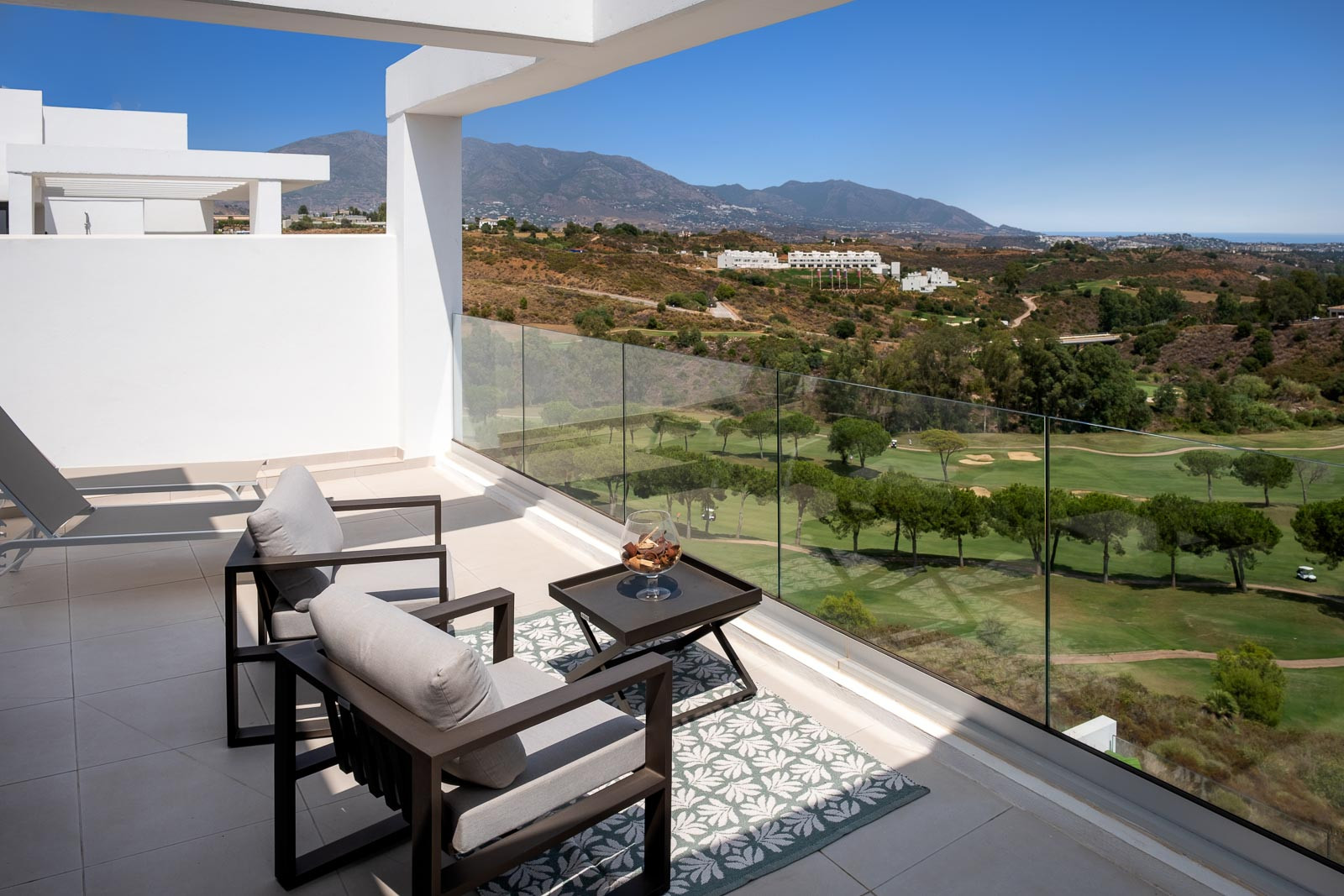 New development of 54 contemporary apartments within golf resort in Mijas Costa