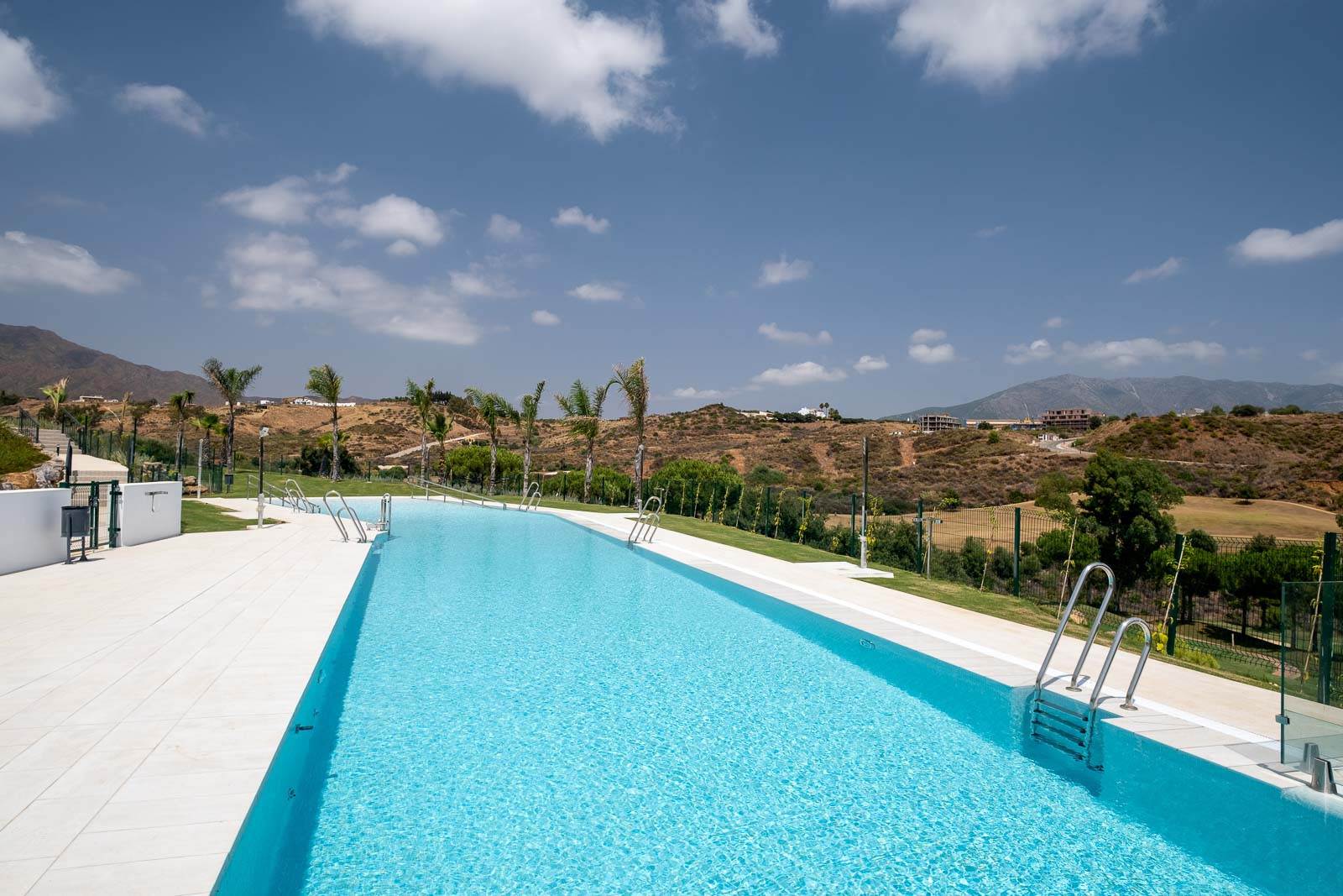 New development of 54 contemporary apartments within golf resort in Mijas Costa