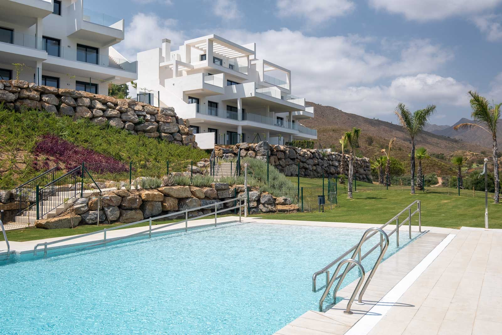 New development of 54 contemporary apartments within golf resort in Mijas Costa