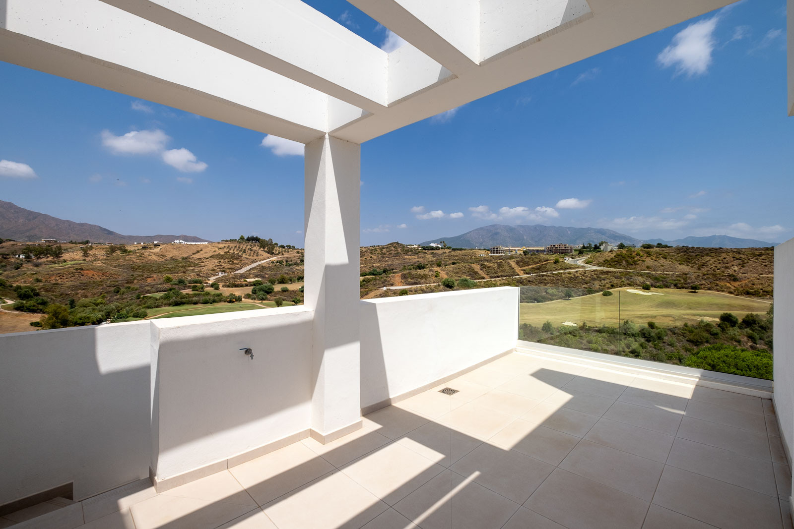 New development of 54 contemporary apartments within golf resort in Mijas Costa