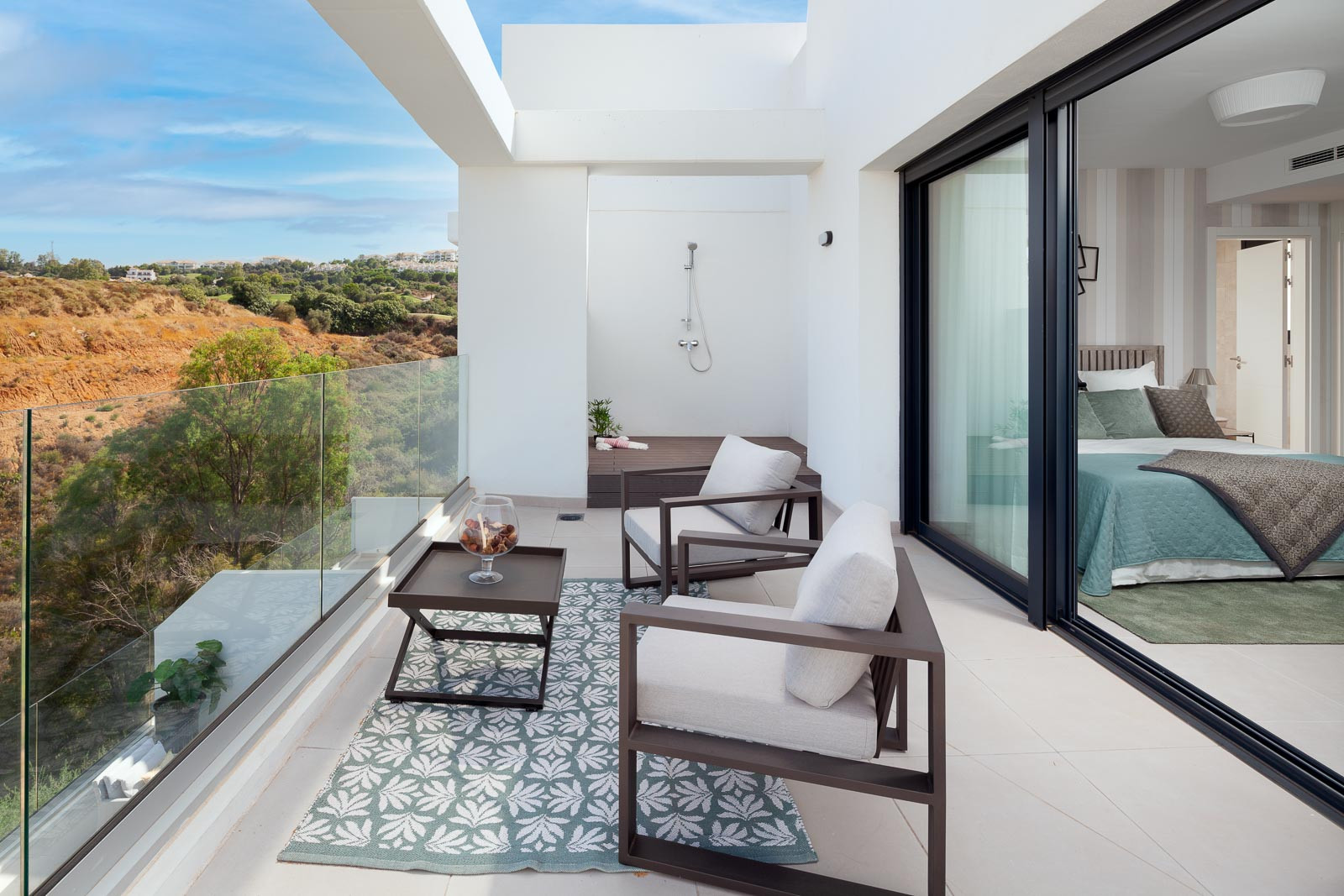New development of 54 contemporary apartments within golf resort in Mijas Costa
