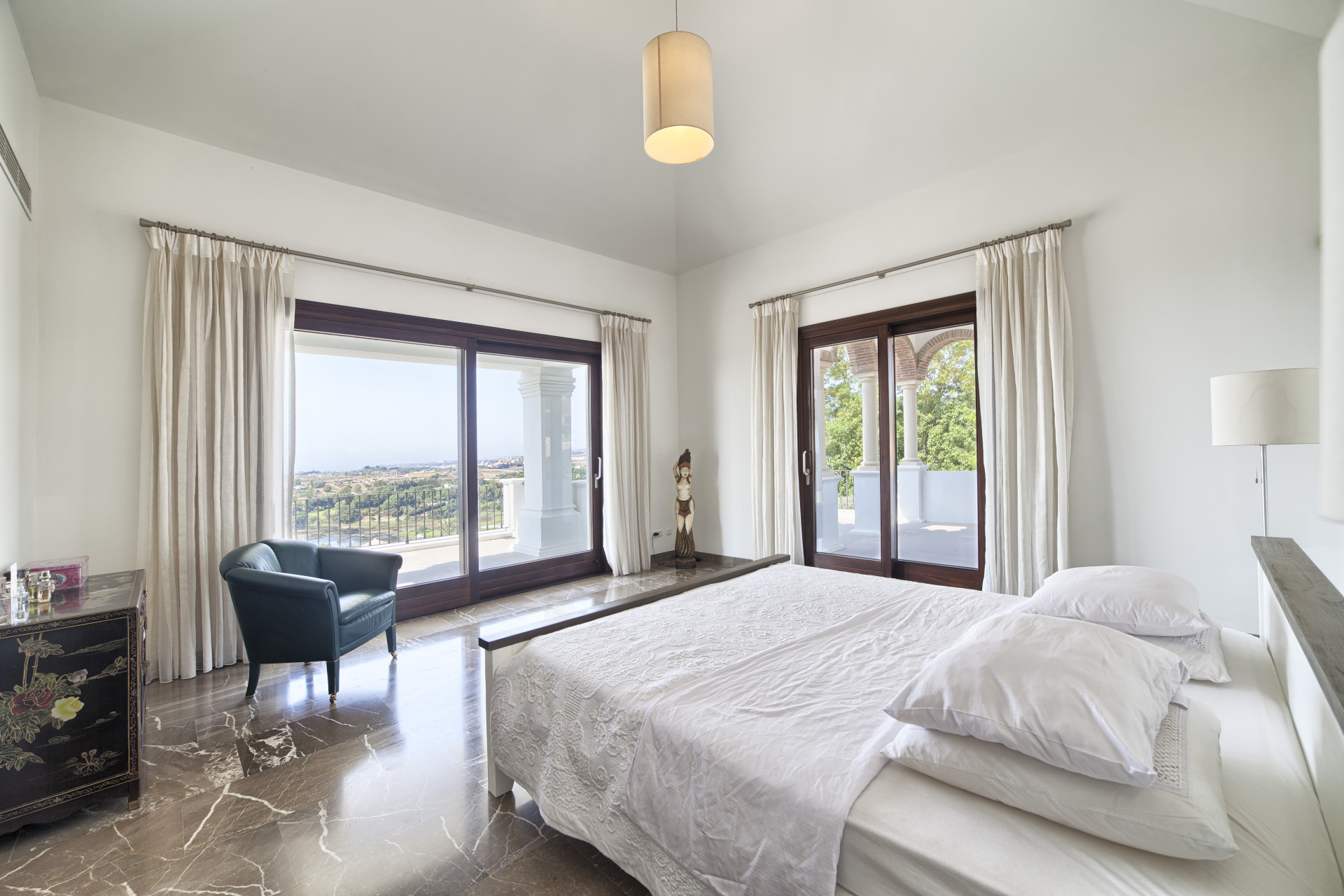 Villa in Los Flamingo Golf Resort in Benahavis