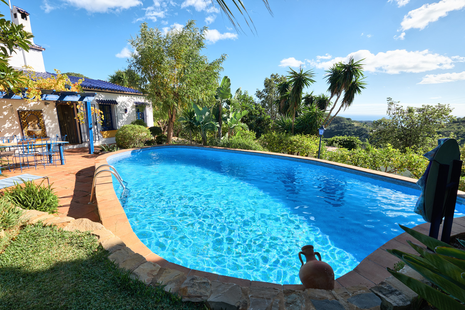 Villa for sale in <i>Los Reales - Sierra Estepona, </i>Estepona