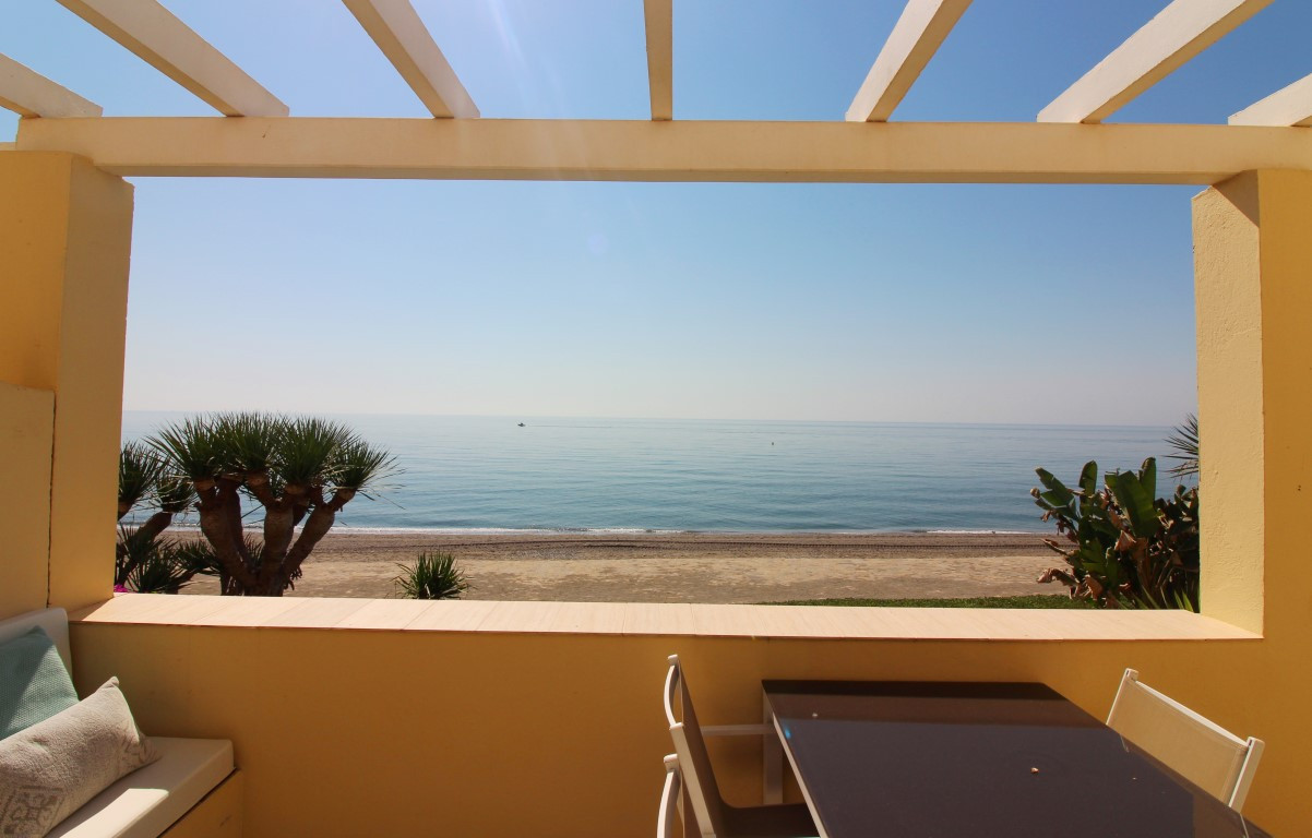 Apartment for rent in <i>Playa del Moral, </i>Estepona