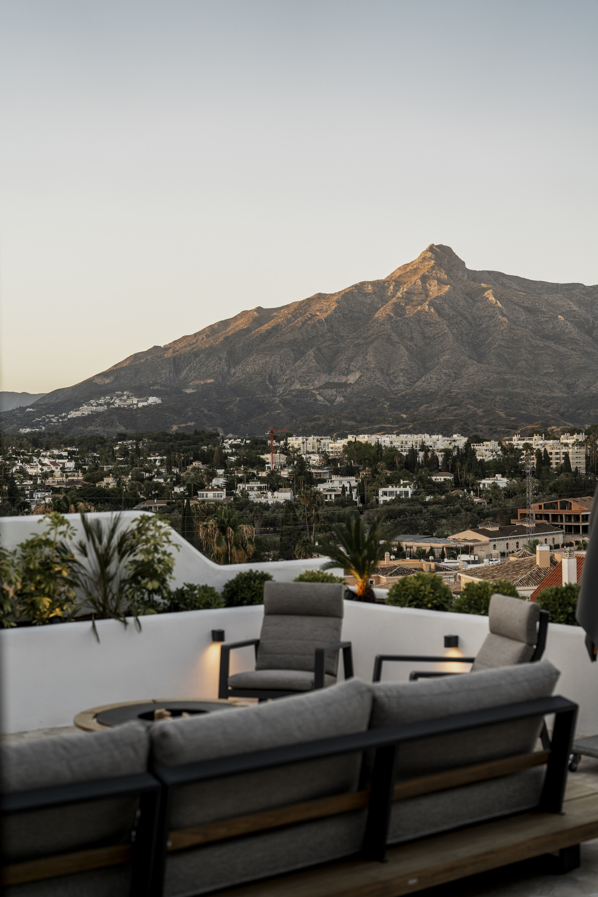 Penthouse rénové avec vue sur La Concha et la mer à Nueva Andalucia