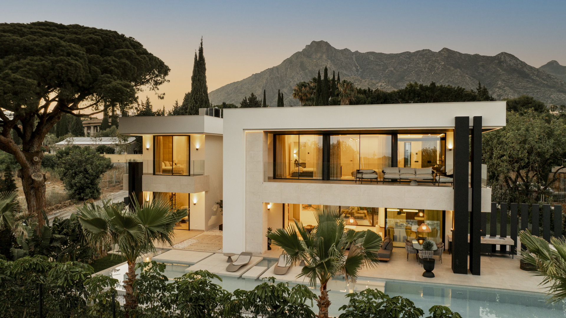 Nieuwbouw villa met 5 slaapkamers in Marbella Golden Mile