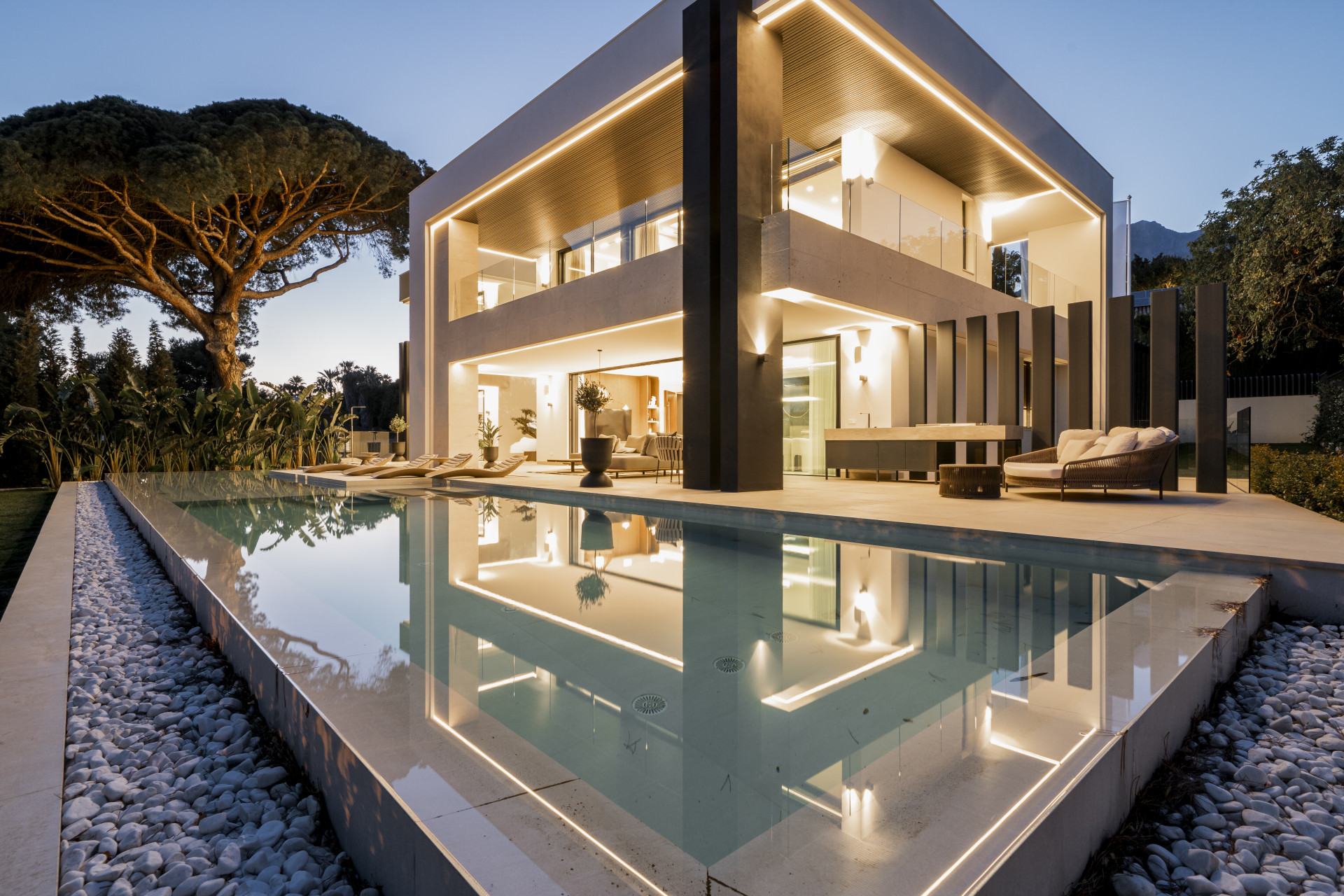 Nieuwbouw villa met 5 slaapkamers in Marbella Golden Mile