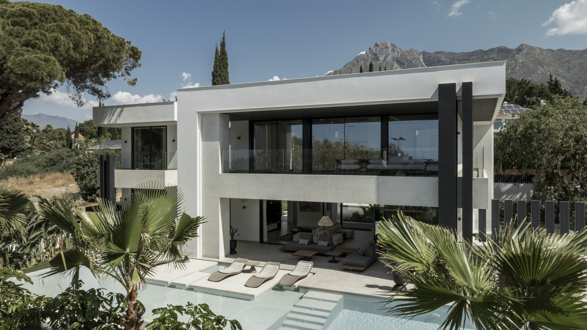 Nieuwbouw villa met 5 slaapkamers in Marbella Golden Mile