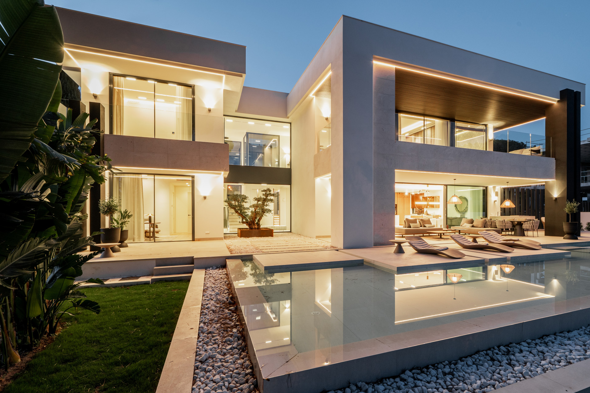 Nieuwbouw villa met 5 slaapkamers in Marbella Golden Mile