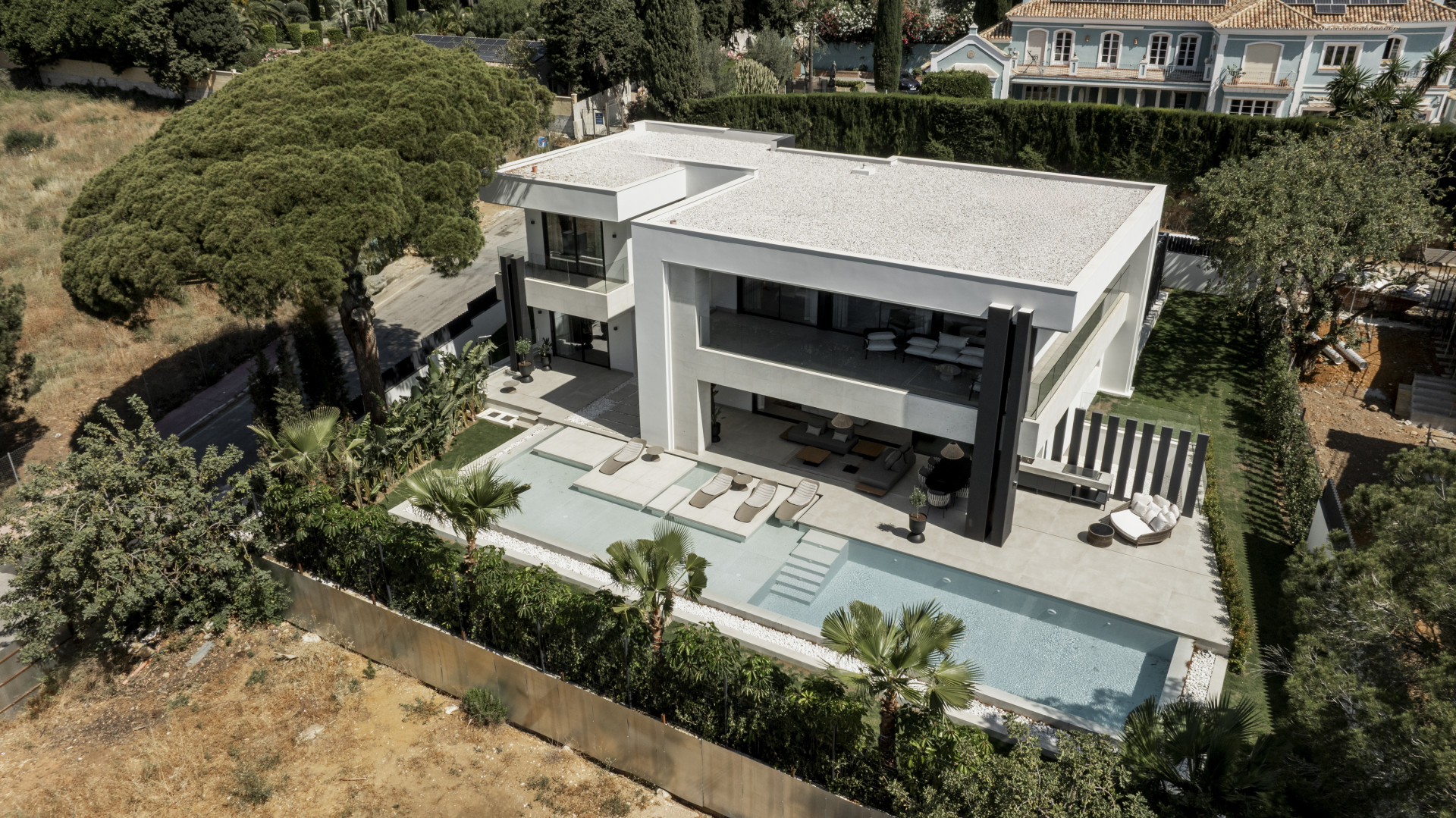 Nieuwbouw villa met 5 slaapkamers in Marbella Golden Mile