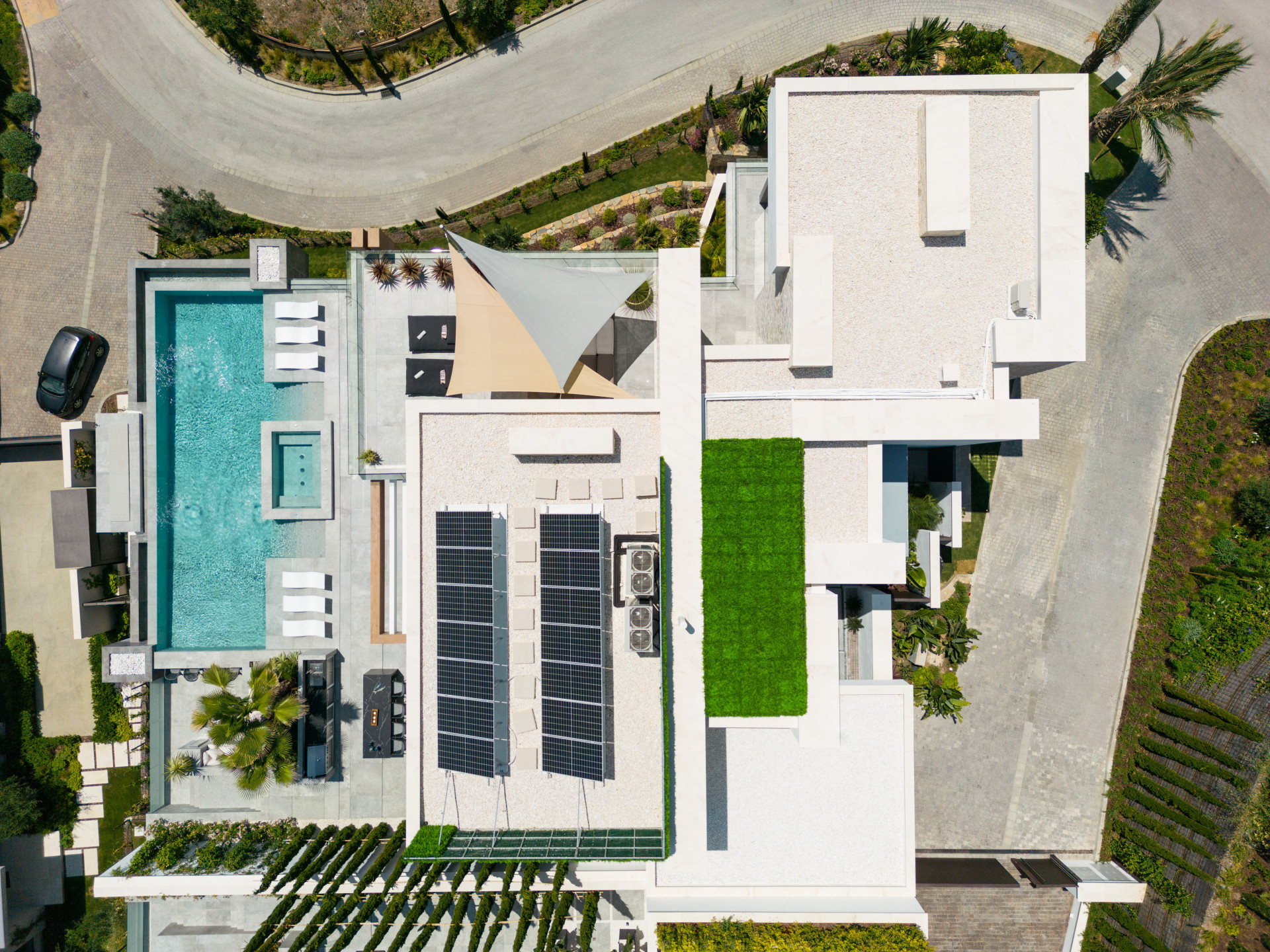 Villa dans la communauté fermée de The Hills avec vue sur la mer à Benahavis