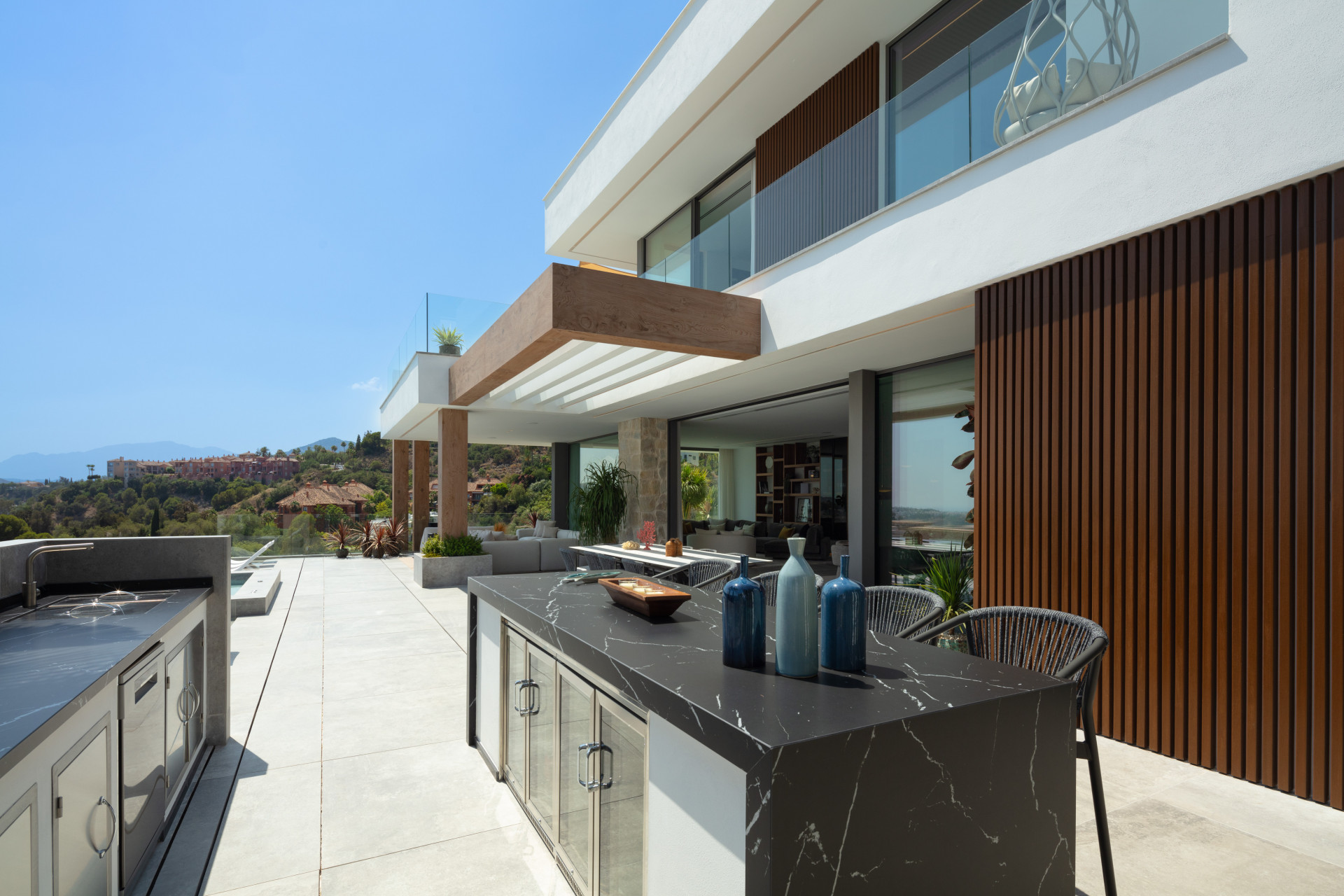 Villa dans la communauté fermée de The Hills avec vue sur la mer à Benahavis