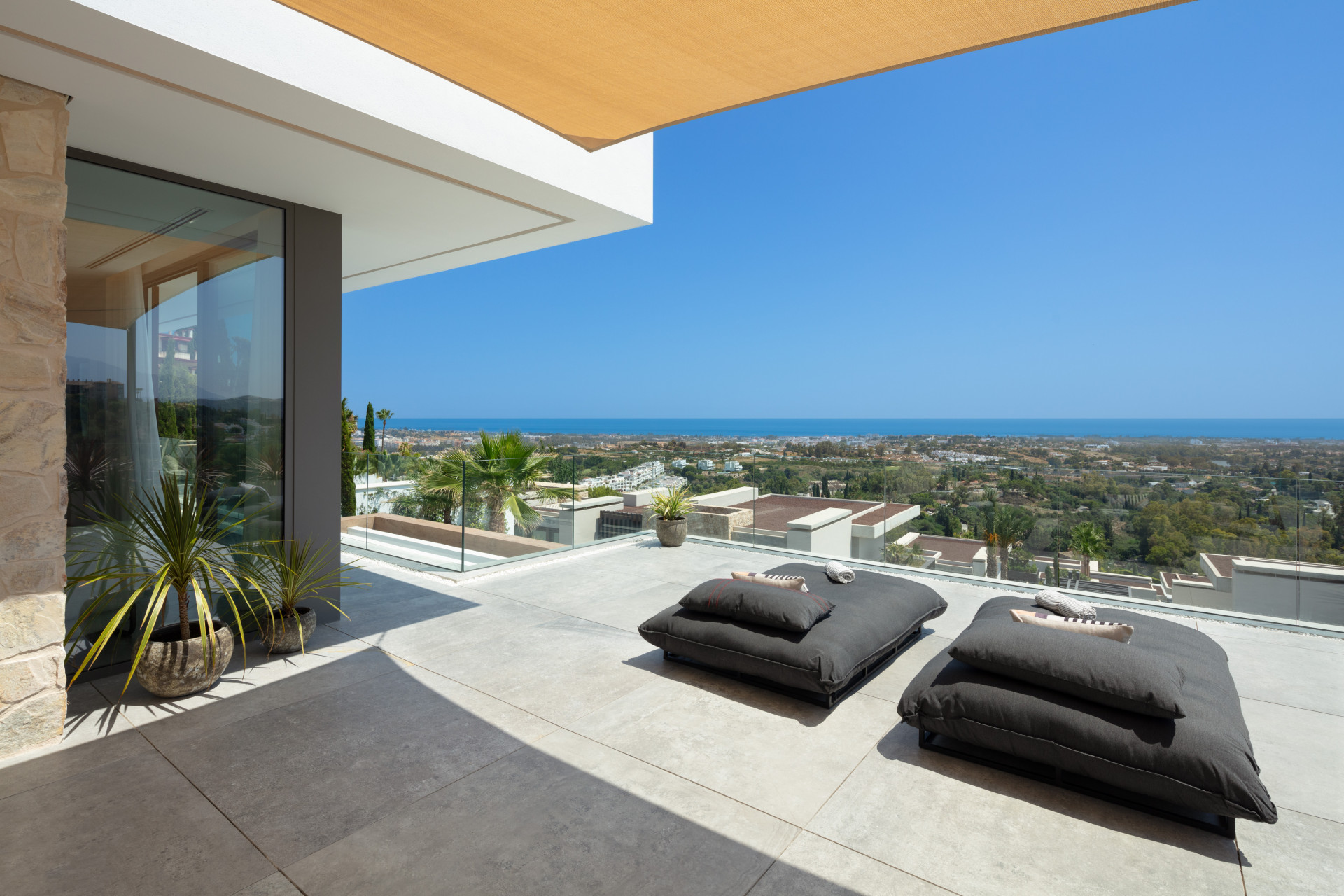 Villa on the hills of La Quinta within a gated community and views towards the sea in Benahavis