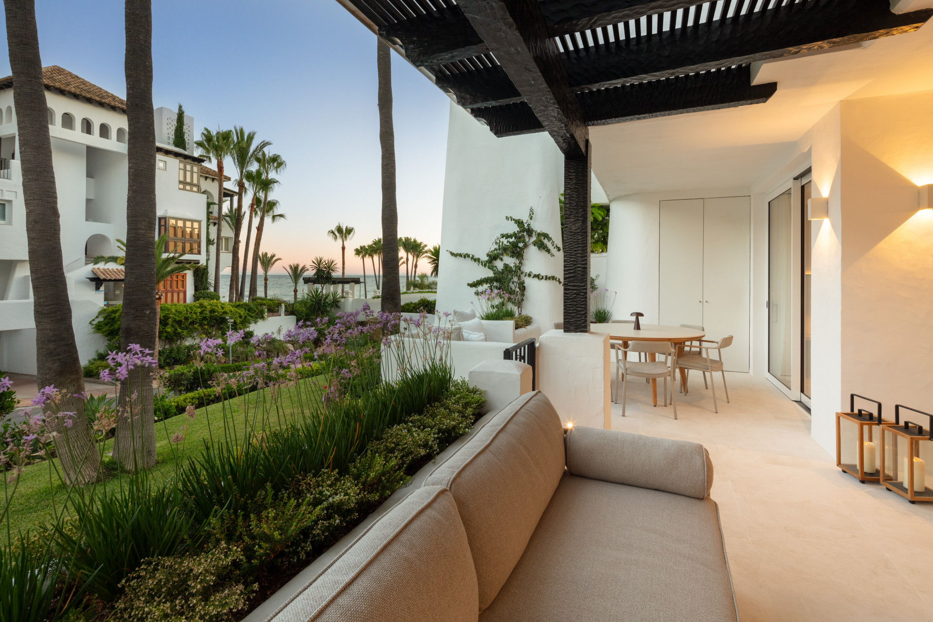 Adembenemend appartement met zeezicht in Marina de Puente Romano in Marbella Golden Mile