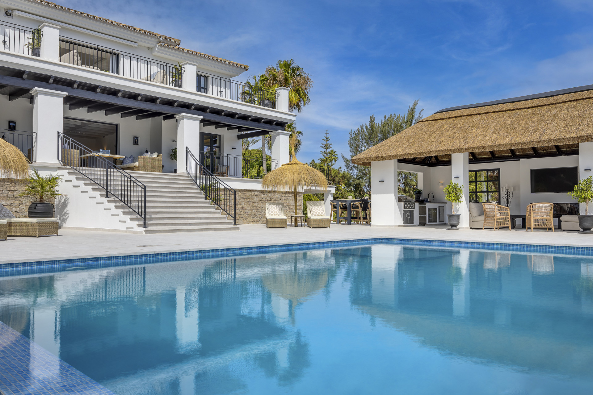 Fully renovated private family villa with sea views in a prime location in Elviria in Marbella Este