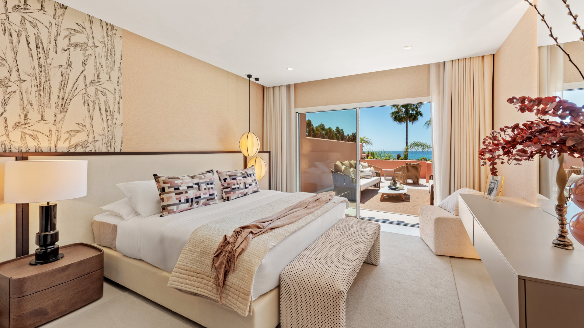 Gerenoveerd duplex penthouse in een complex aan het strand in Los Monteros Playa in Marbella Este