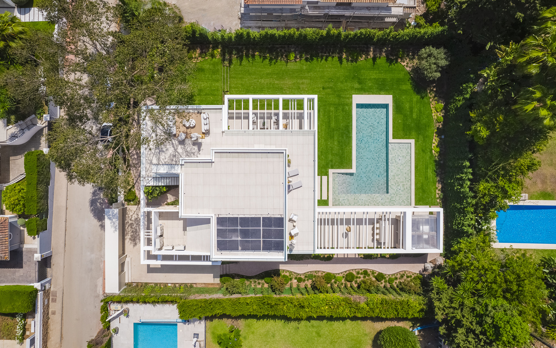 Hedendaagse villa in het hart van Nueva Andalucía in Nueva Andalucia