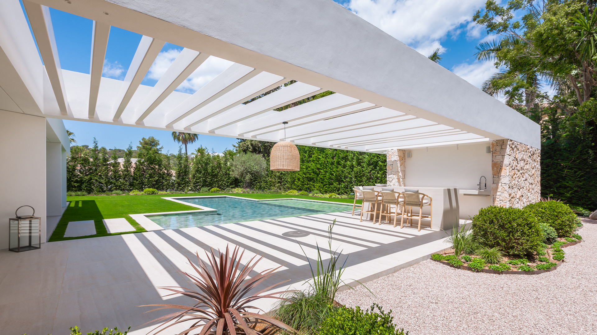 Hedendaagse villa in het hart van Nueva Andalucía in Nueva Andalucia