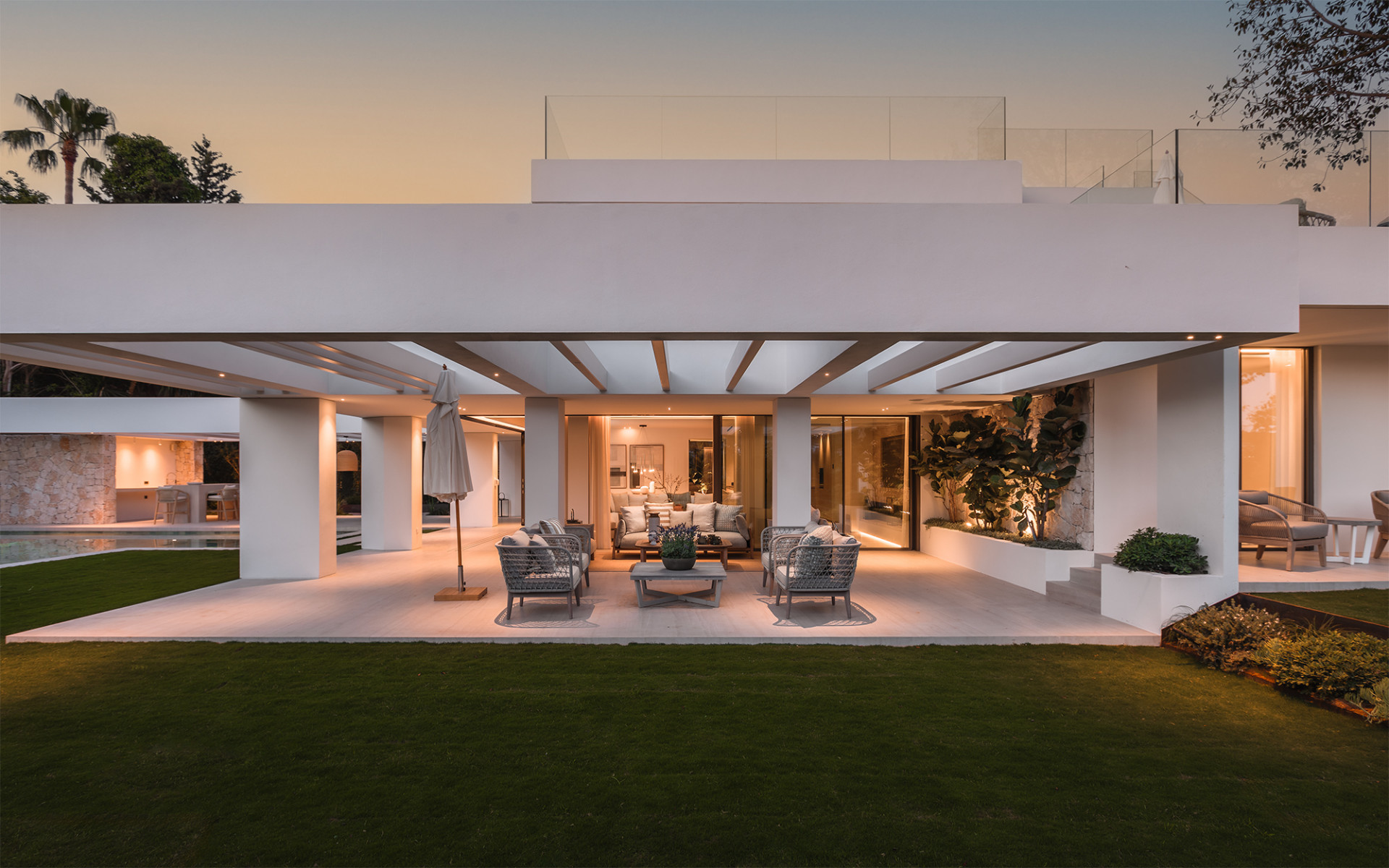 Contemporary villa in the heart of Nueva Andalucía in Nueva Andalucia