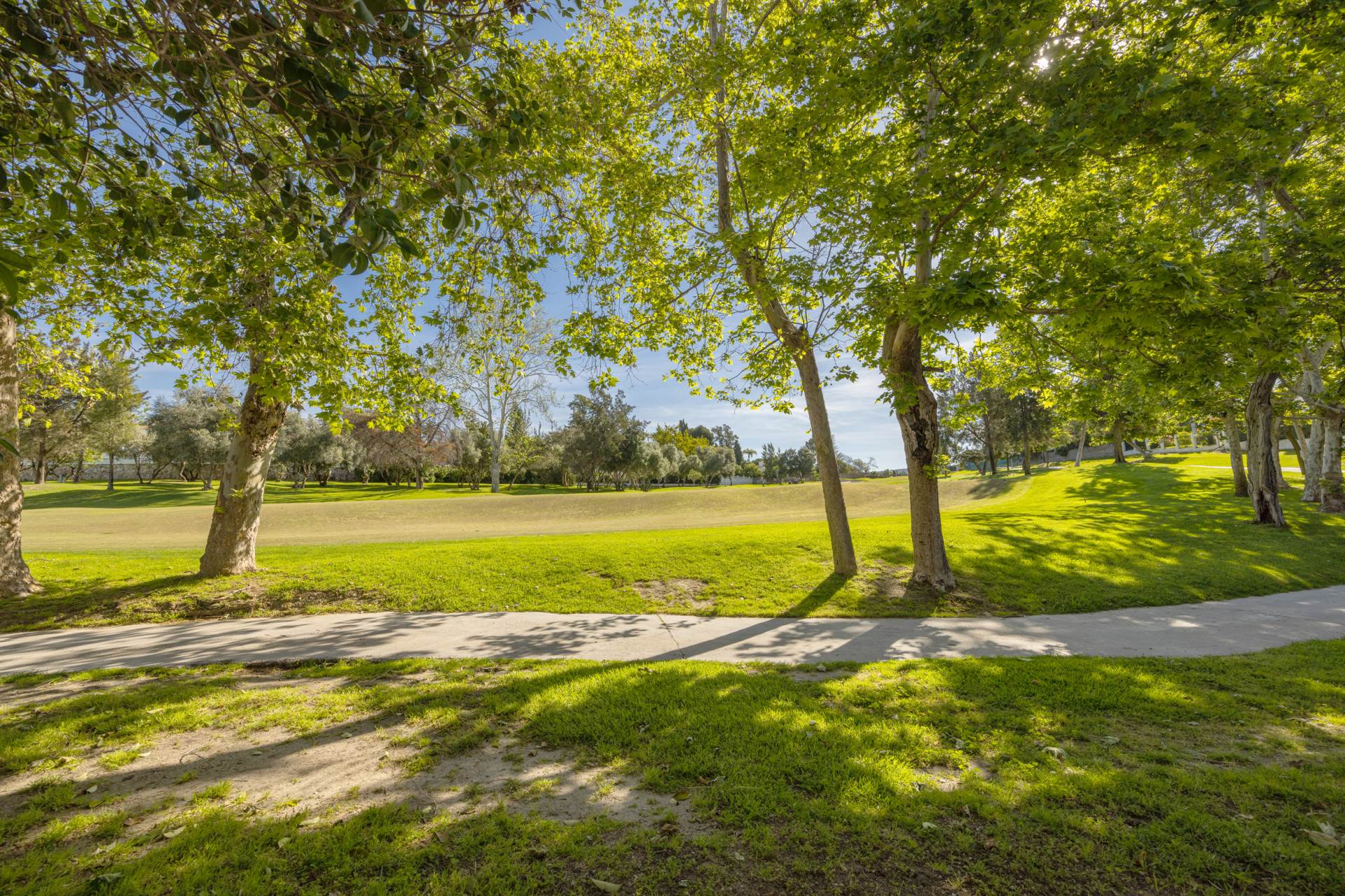 Frontline golf, 3 bedroom, 3 bathroom family villa. in San Pedro de Alcantara