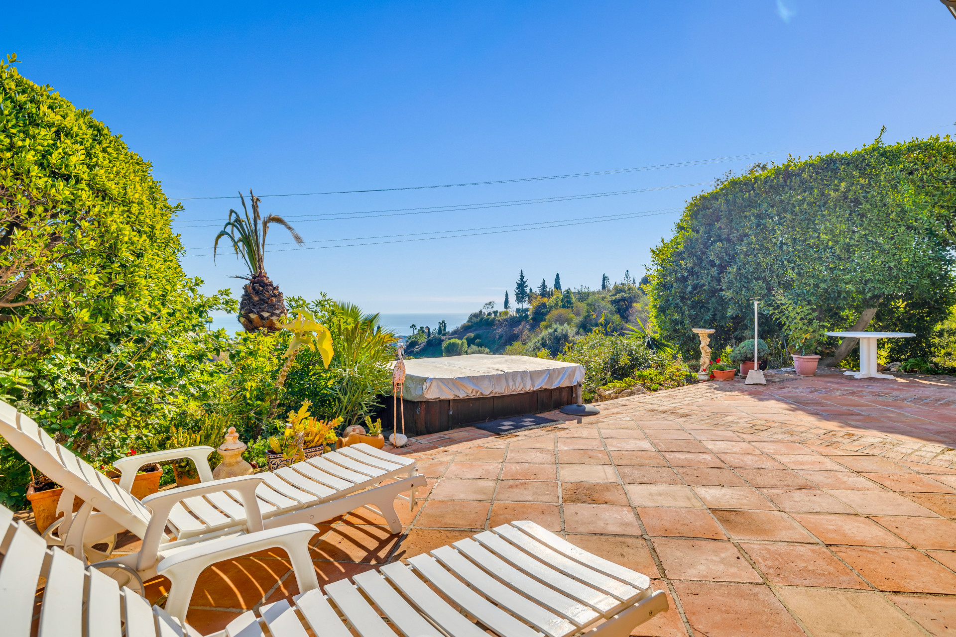 Cozy country villa with 5 bedrooms and 4.5 bathrooms in the quiet area of Selwo in Estepona