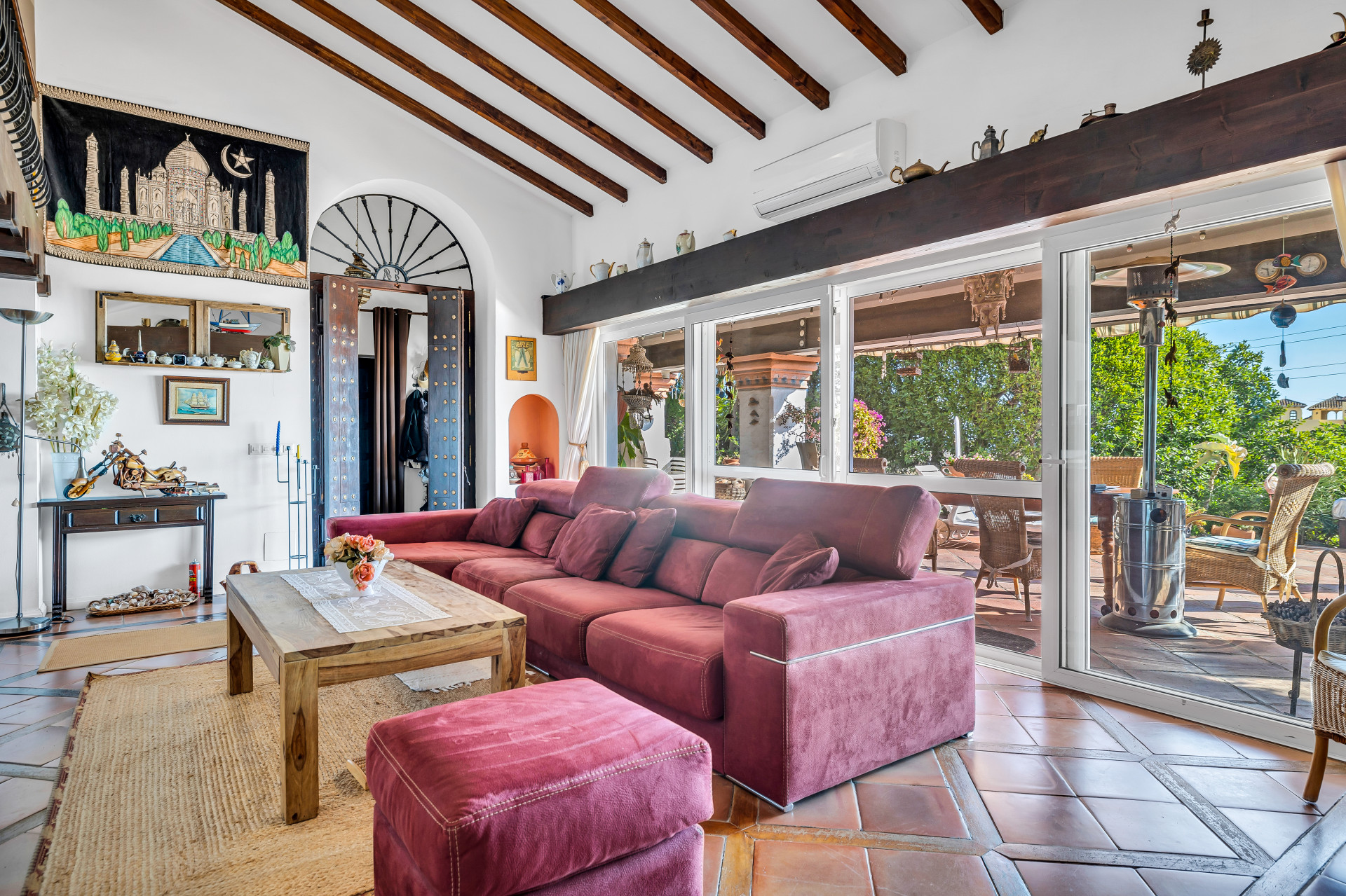 Cozy country villa with 5 bedrooms and 4.5 bathrooms in the quiet area of Selwo in Estepona