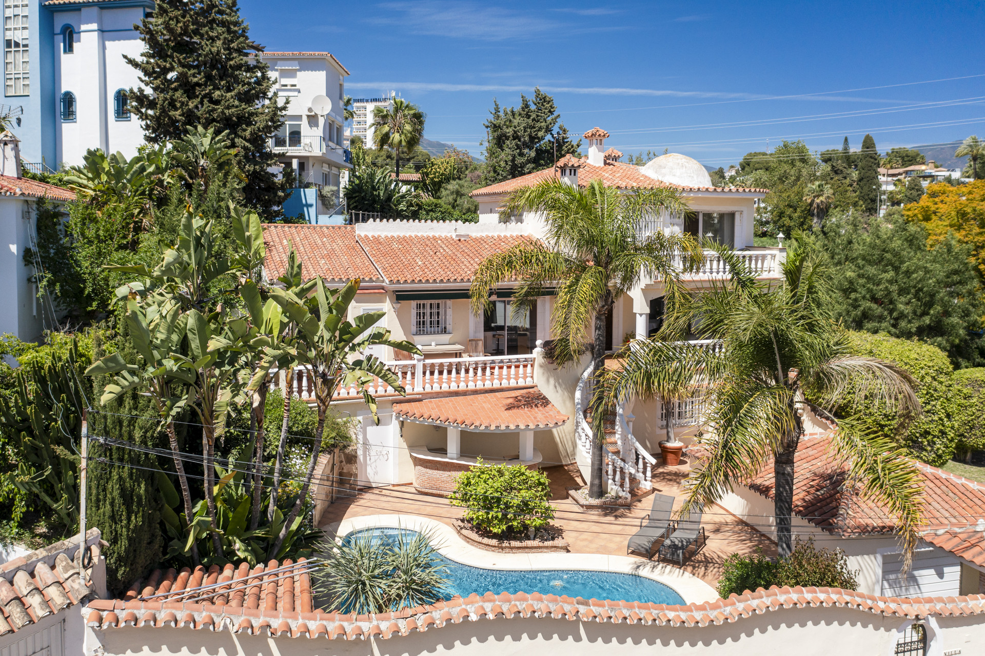 Villa de 5 chambres et 5 salles de bain orientée sud à Nueva Andalucia