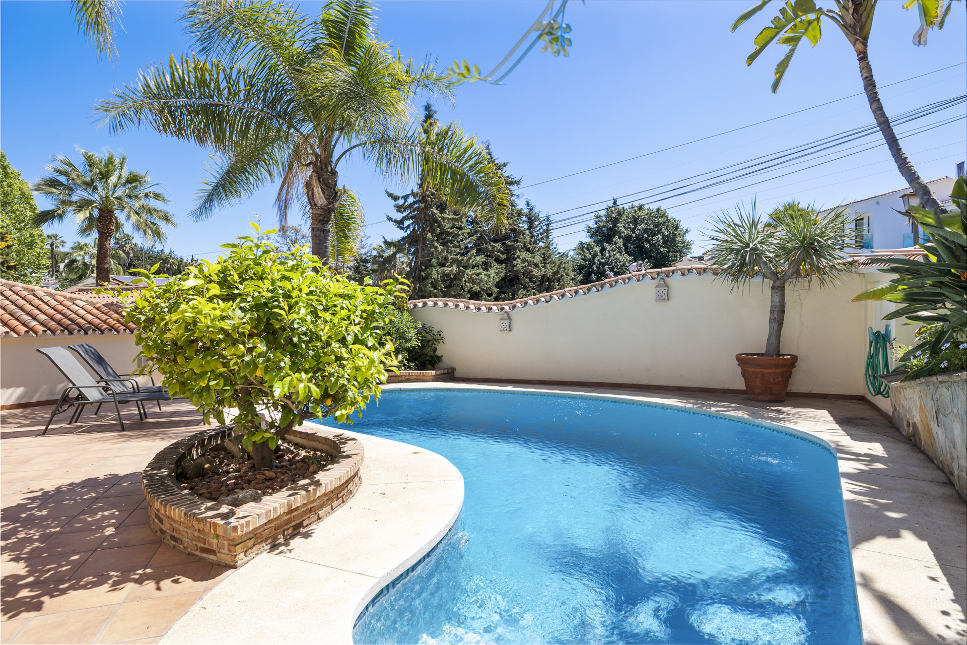 South facing 5 bedrooms and 5 bathroom villa in Nueva Andalucia