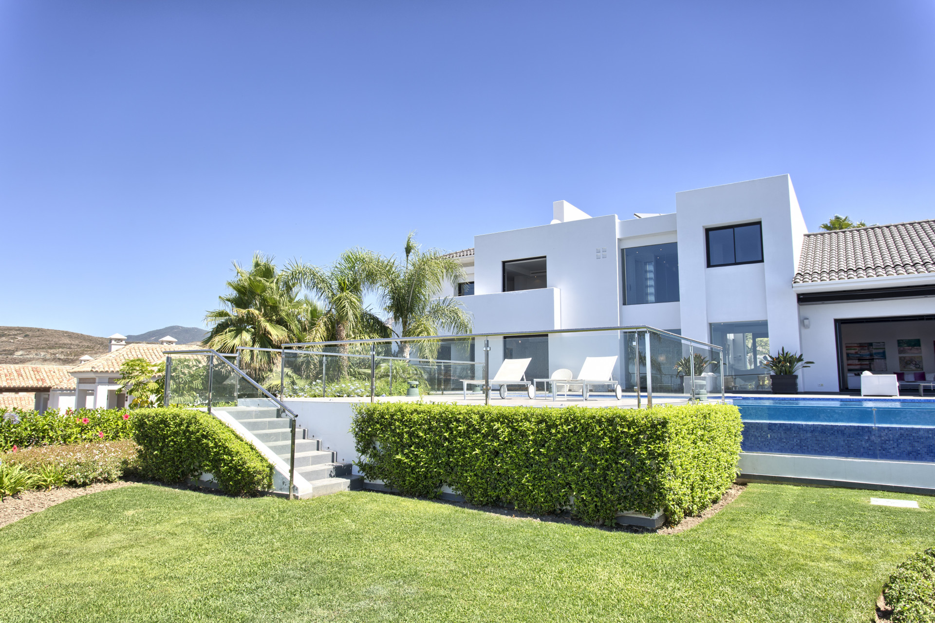 Eigentijdse villa met panoramisch uitzicht in Los Flamingos Golf in Benahavis