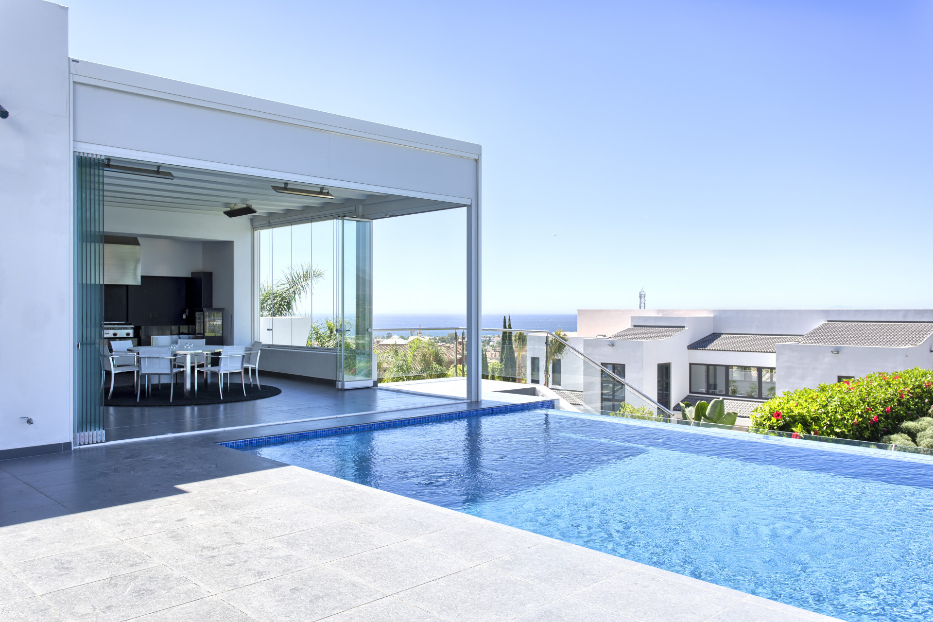 Villa contemporánea con vistas panorámicas en Los Flamingos Golf en Benahavis