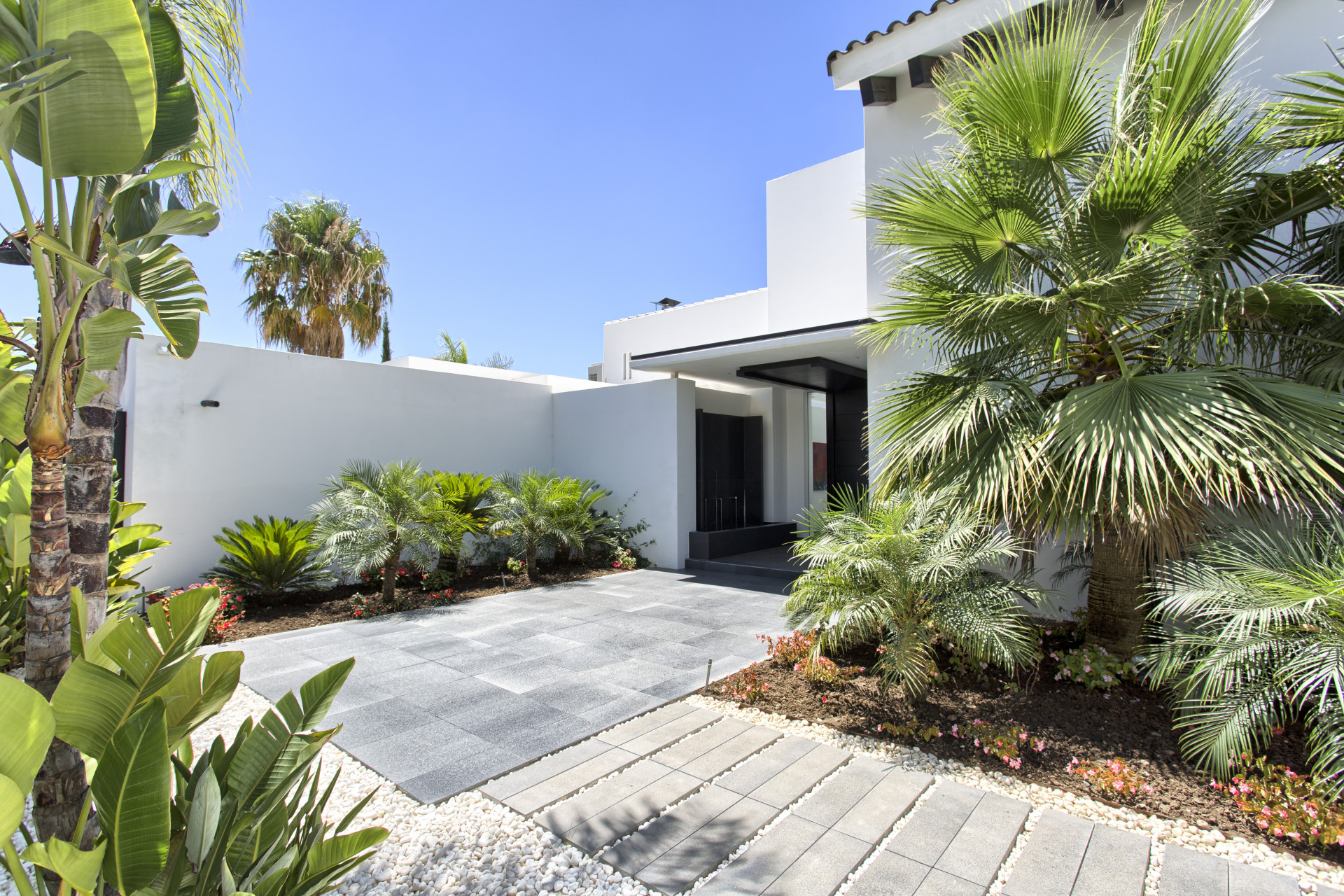 Villa contemporánea con vistas panorámicas en Los Flamingos Golf en Benahavis