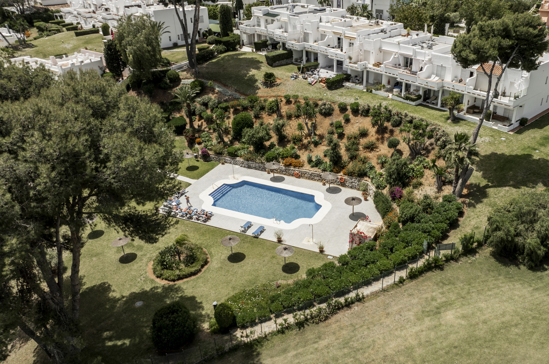 Townhouse met prachtig uitzicht op de Aloha golfbaan en La Concha in Nueva Andalucia