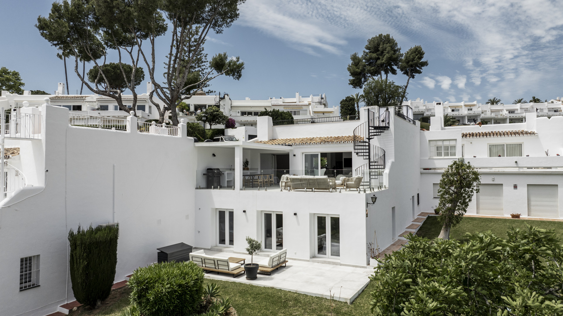 Townhouse met prachtig uitzicht op de Aloha golfbaan en La Concha in Nueva Andalucia