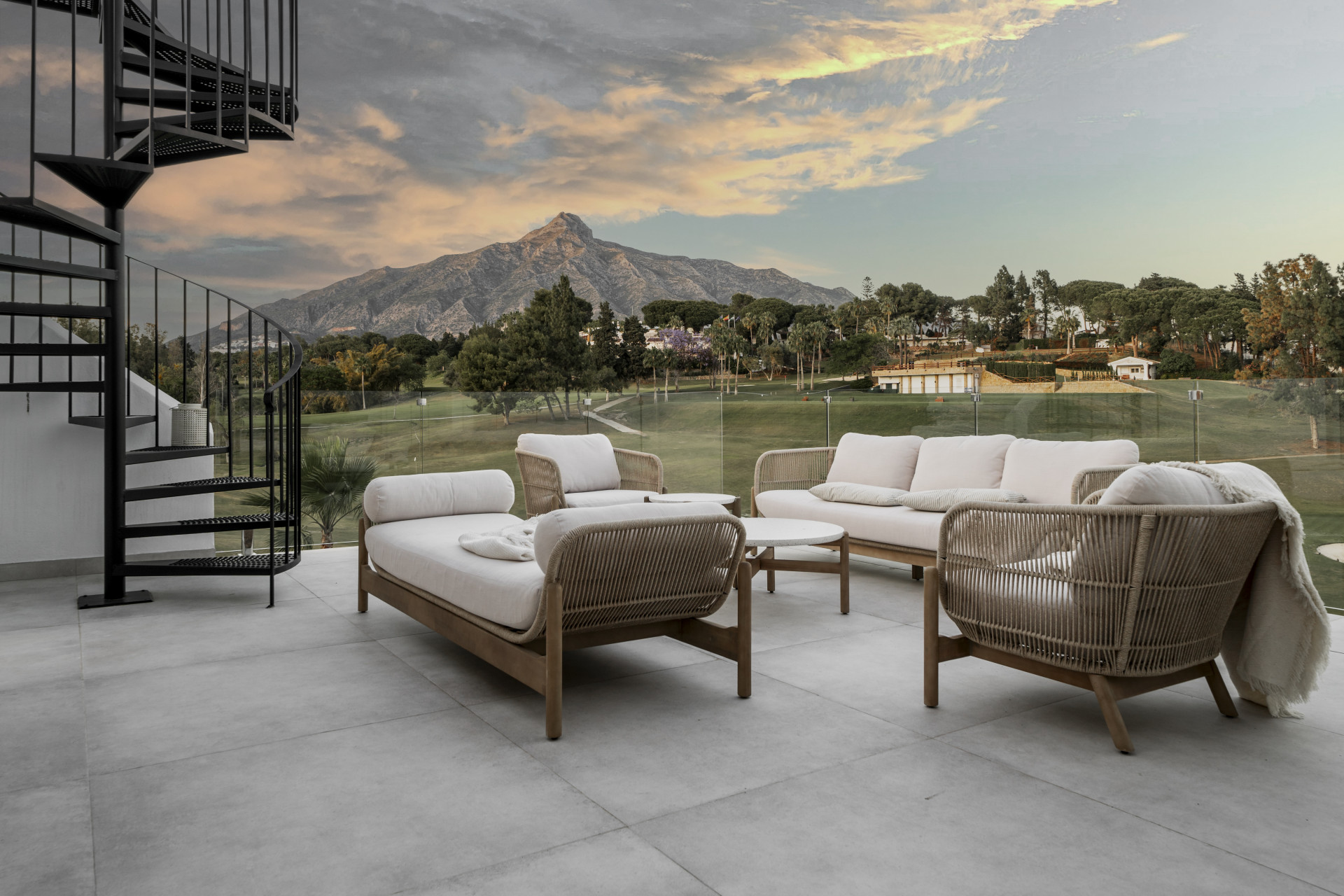 Maison avec vue imprenable sur le terrain de golf d'Aloha et La Concha à Nueva Andalucia