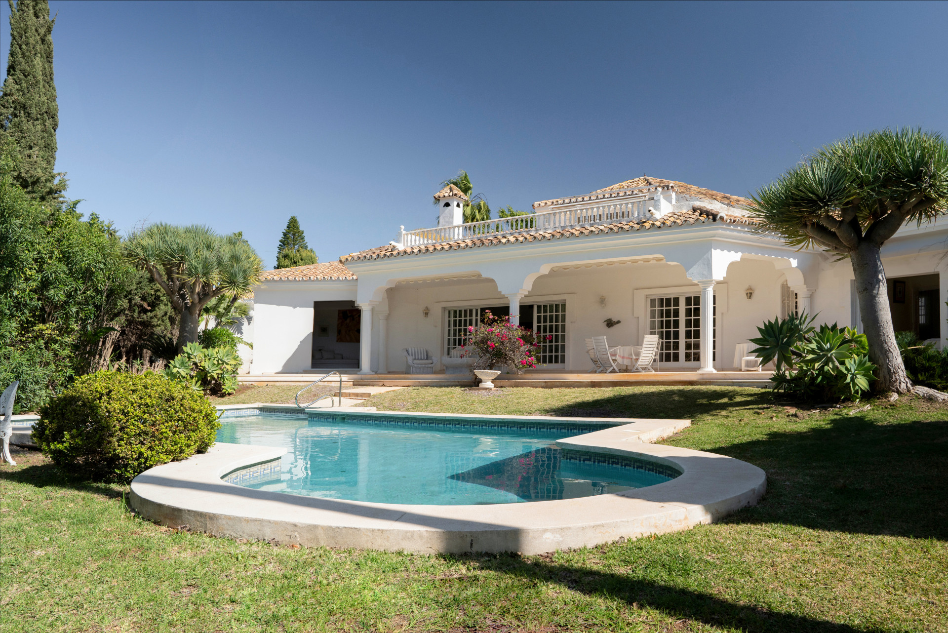 Andalusische stijl villa met 3 slaapkamers in El Paraiso in Estepona