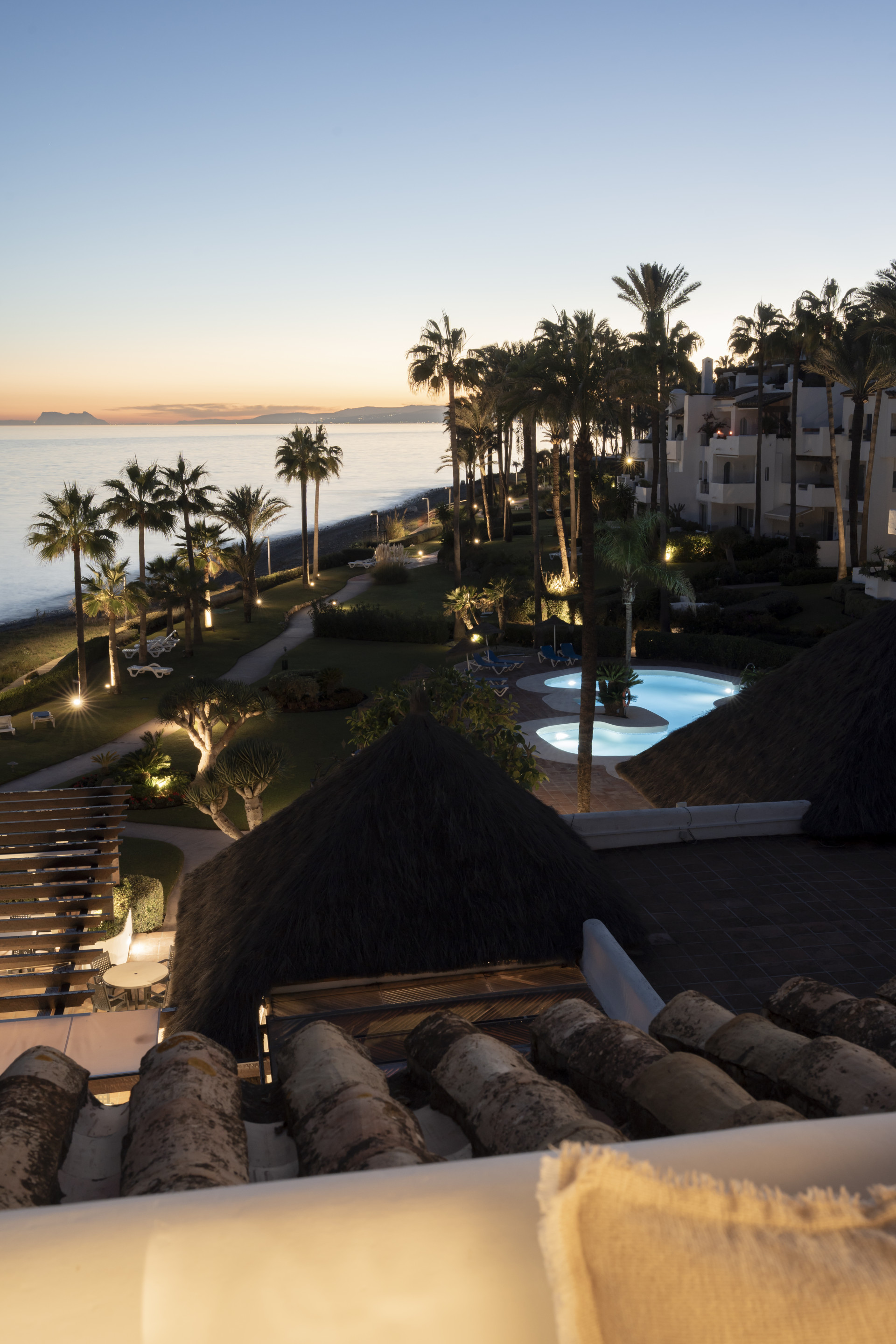 Gerenoveerd penthouse aan het strand in Estepona