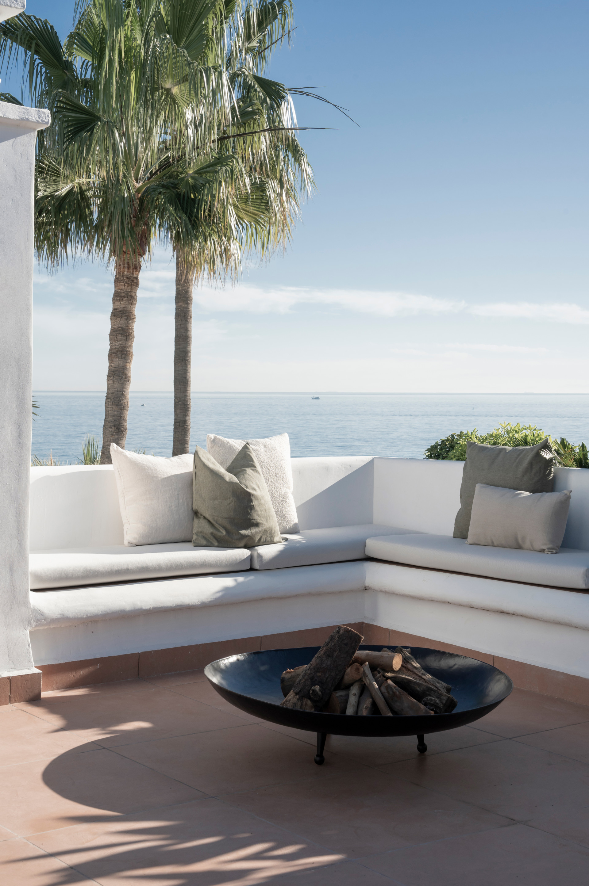 Refurbished penthouse located at frontline beach in Estepona