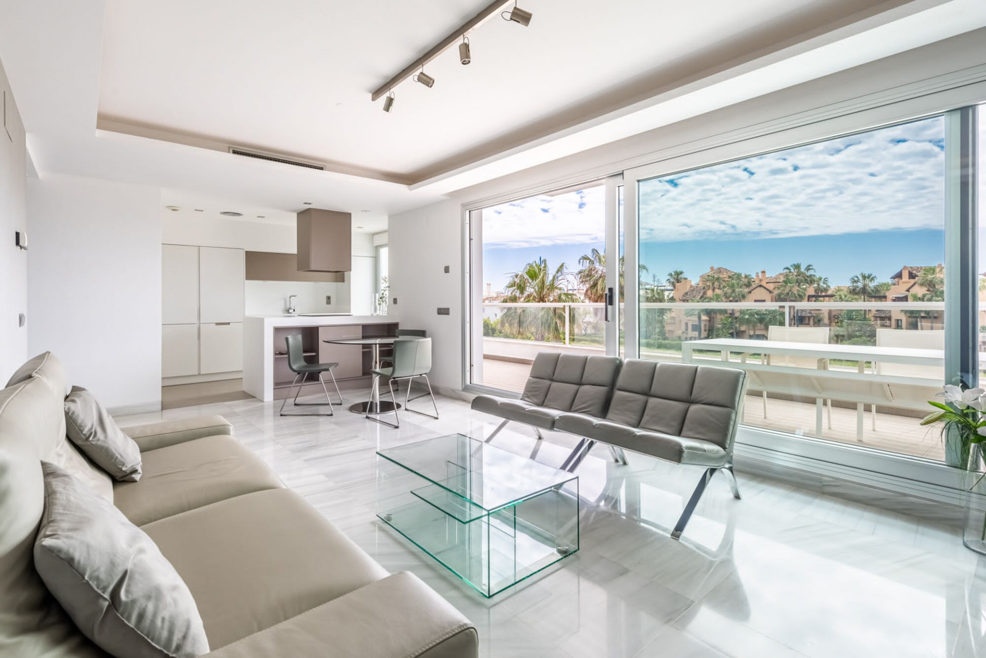 Luxurious beach penthouse in San Pedro with a exceptional location in San Pedro de Alcantara