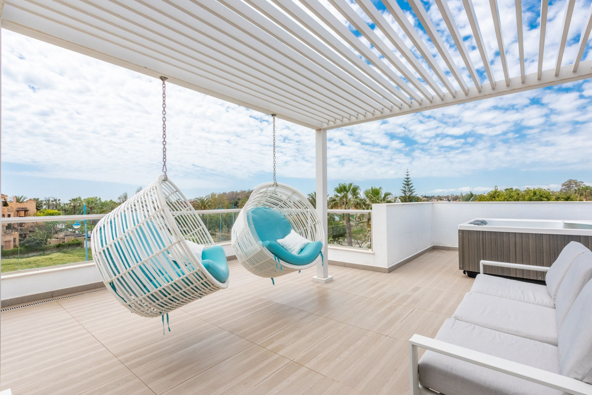 Luxurious beach penthouse in San Pedro with a exceptional location in San Pedro de Alcantara