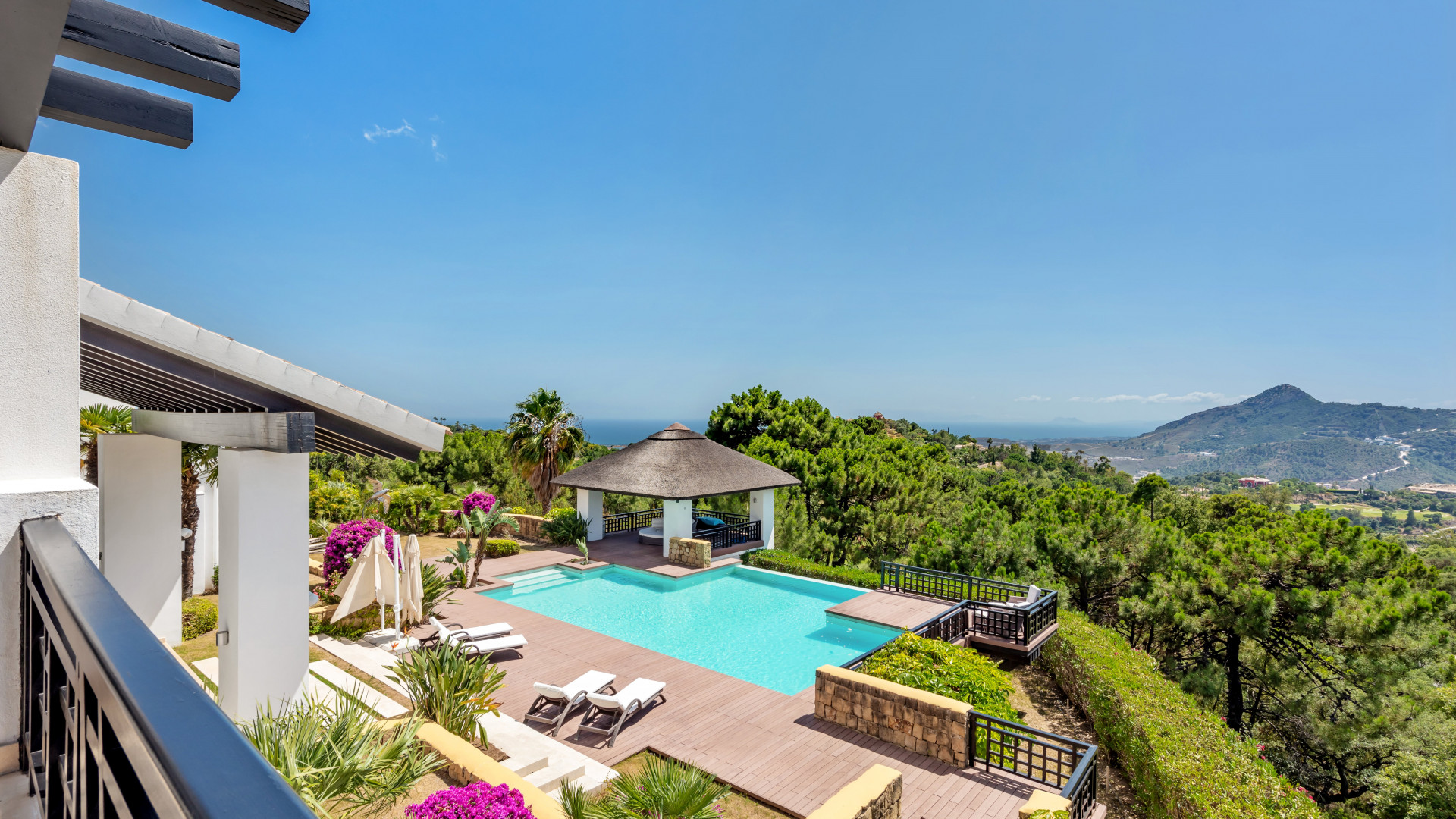 Villa de golf en première ligne avec vue sur la mer et les montagnes à La Zagaleta à Benahavis