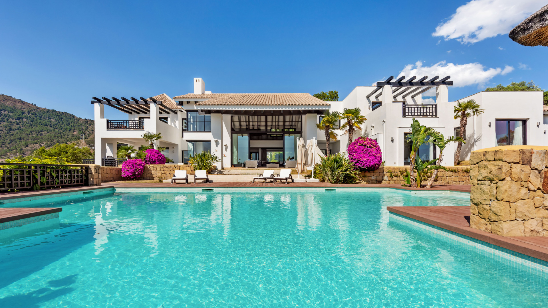 Frontline golf villa with sea and mountain views in La Zagaleta in Benahavis