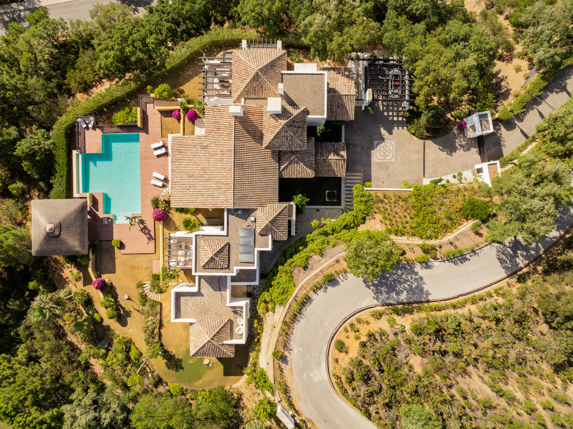 Frontline golf villa with sea and mountain views in La Zagaleta in Benahavis