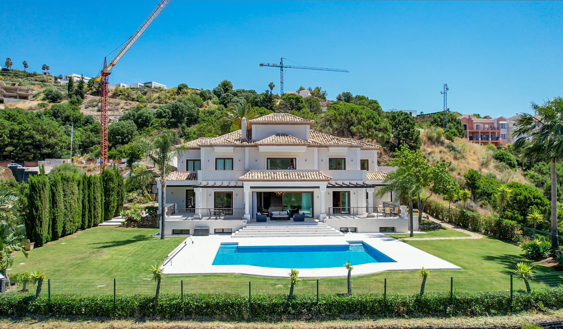 Prachtige villa met 6 slaapkamers in traditionele stijl in Monte Mayor Country Club in Benahavis