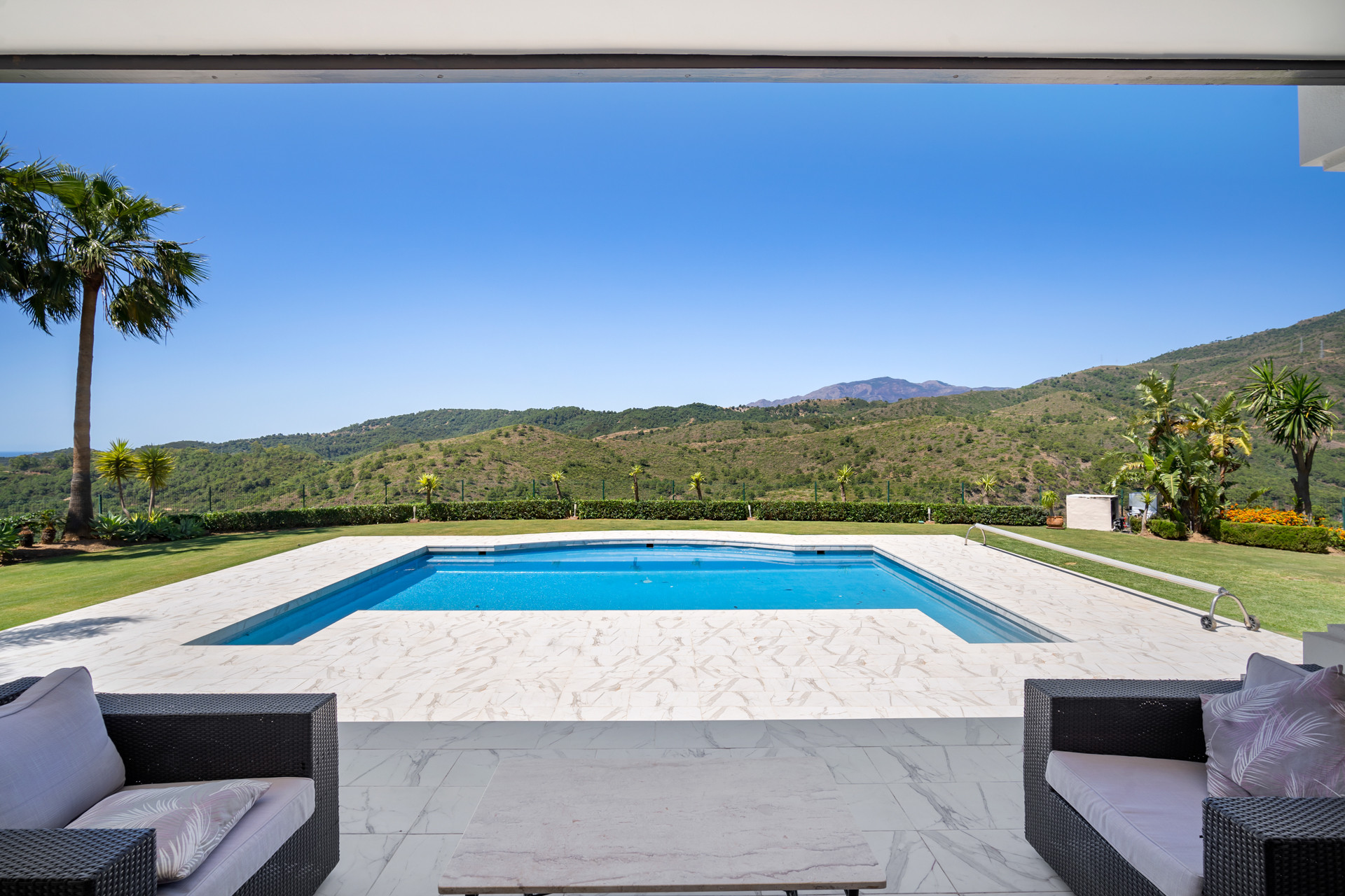 Prachtige villa met 6 slaapkamers in traditionele stijl in Monte Mayor Country Club in Benahavis