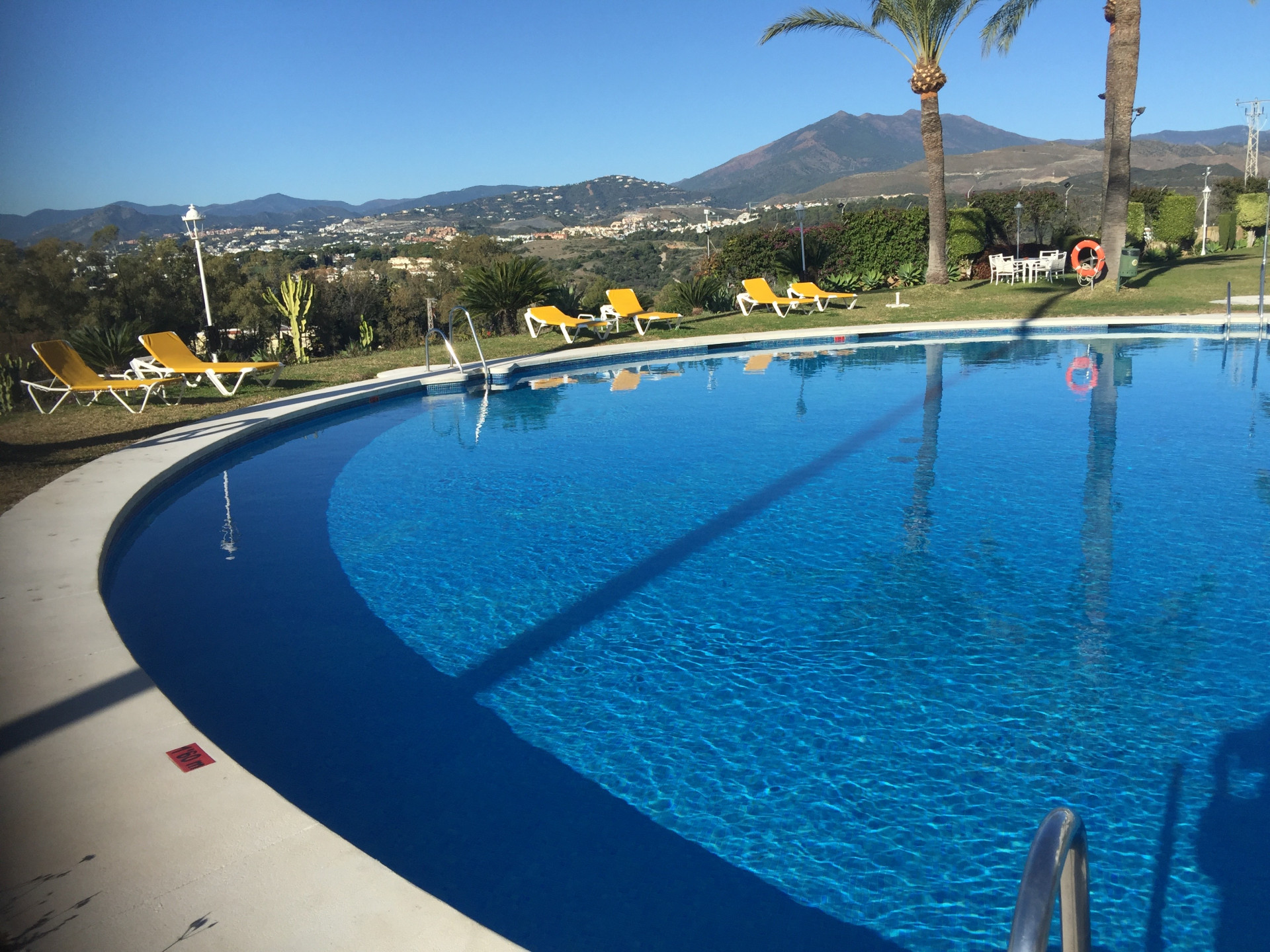 Elegante apartamento en planta baja en Las Lomas del Marbella Club en Marbella Golden Mile