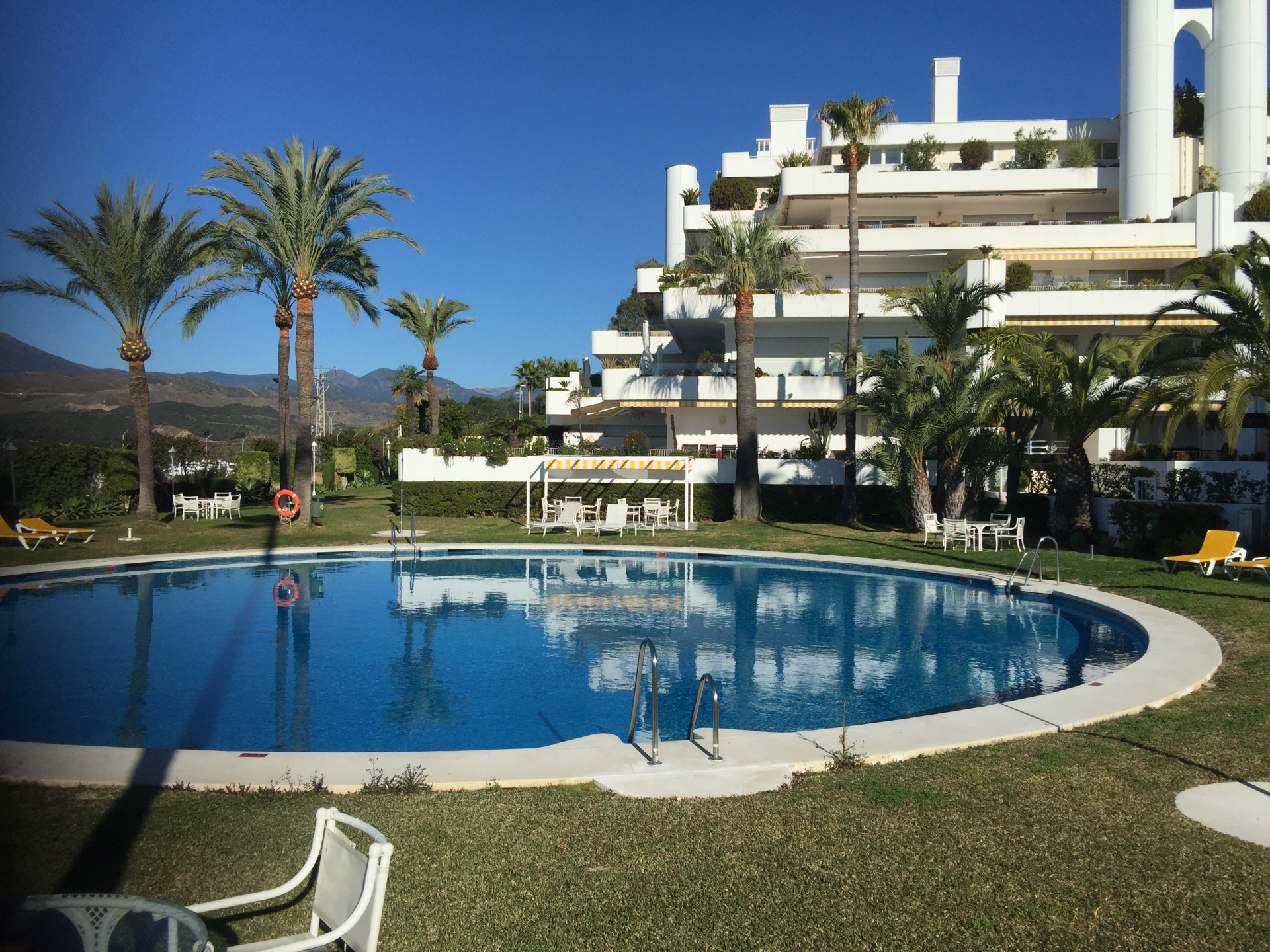 Elegante apartamento en planta baja en Las Lomas del Marbella Club en Marbella Golden Mile